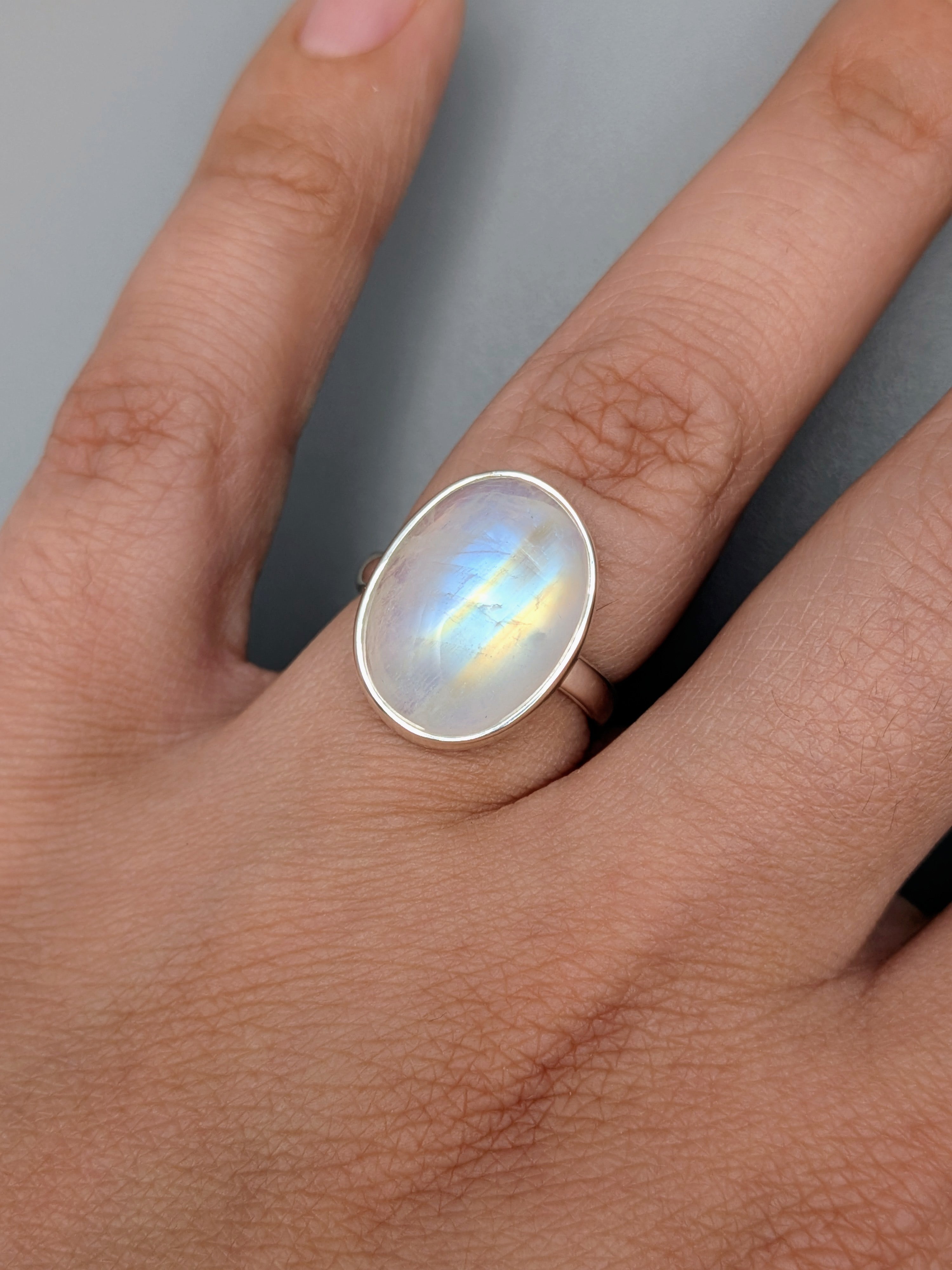 •RAINBOW MOONSTONE - OVAL• simple bezel silver ring (size 6)