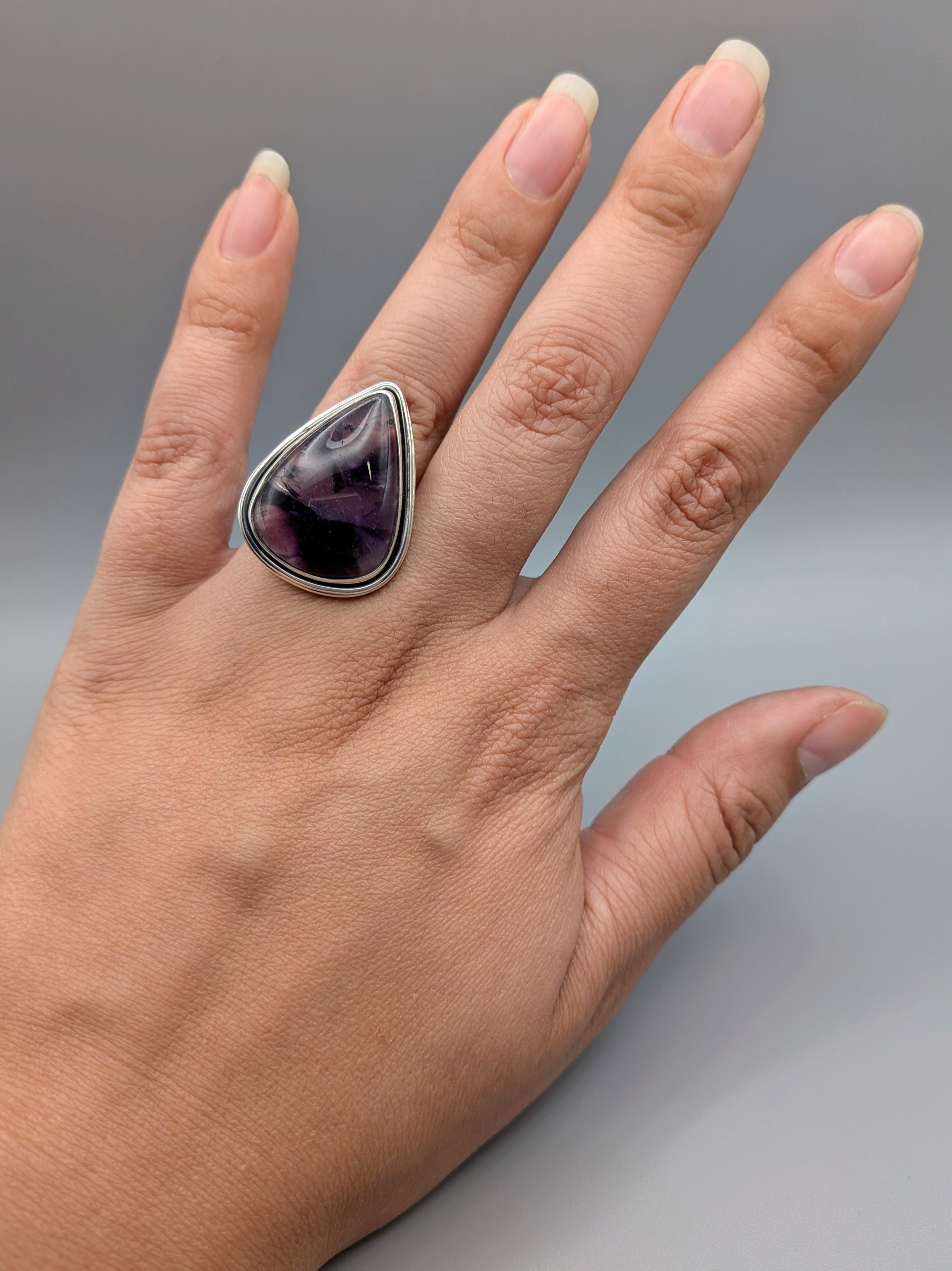•TRAPICHE AMETHYST - TEAR• split band silver ring (size 7)