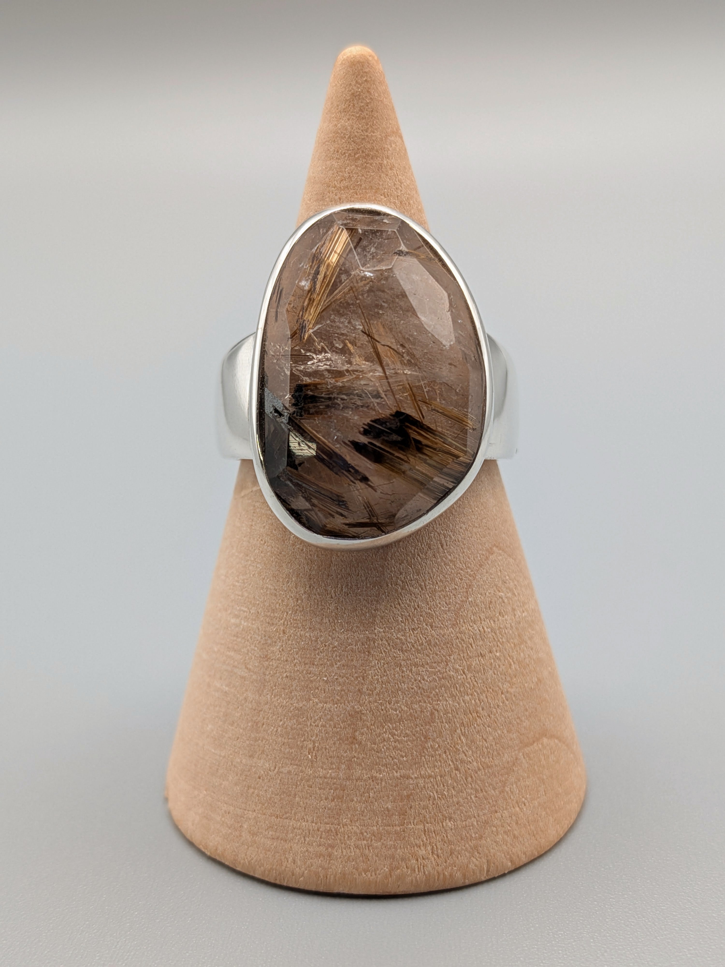 •RUTILATED QUARTZ - OVAL• tapered band silver ring (size 8)