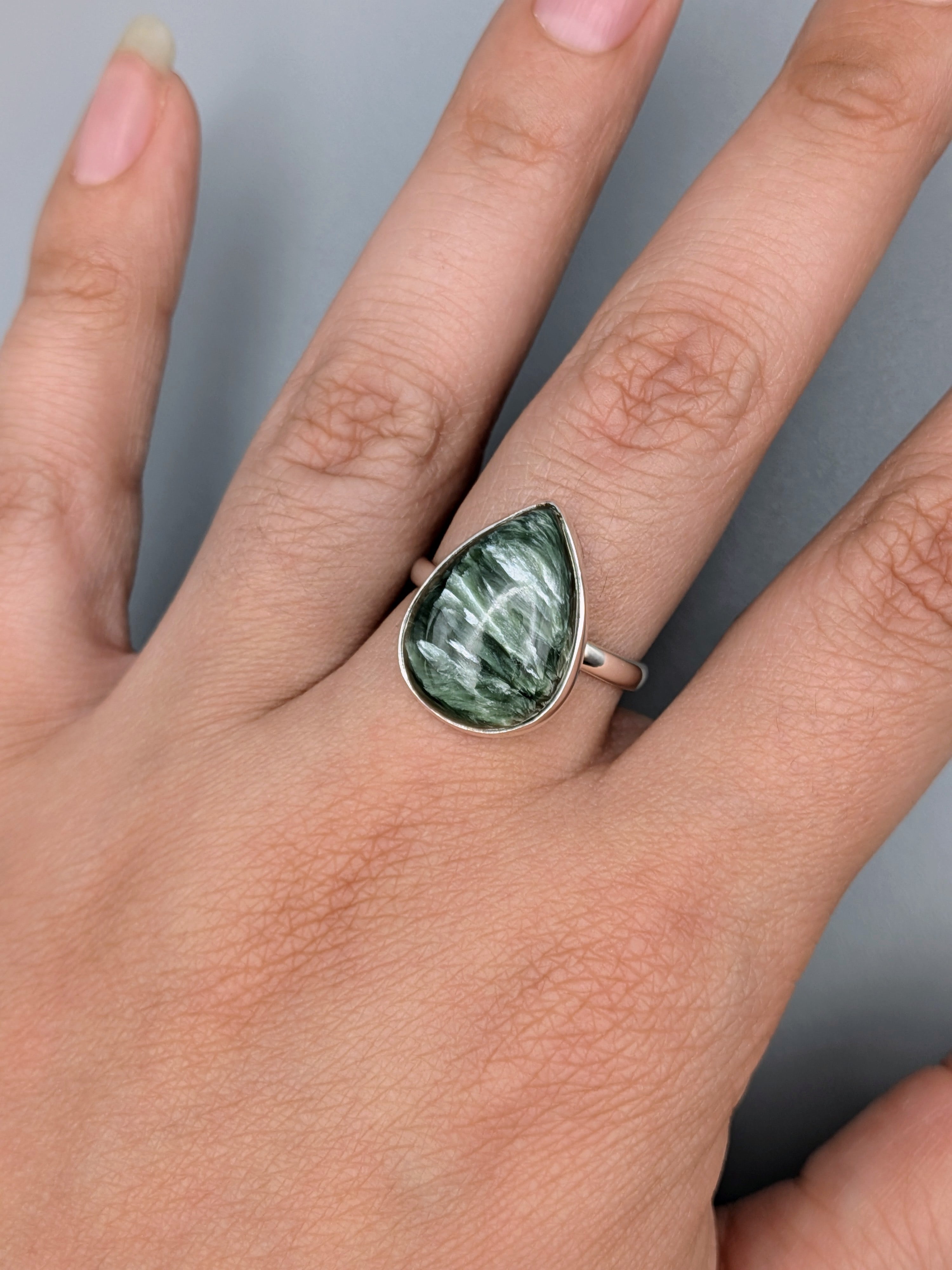 •SERAPHINITE - TEAR• simple bezel silver ring (size 9)