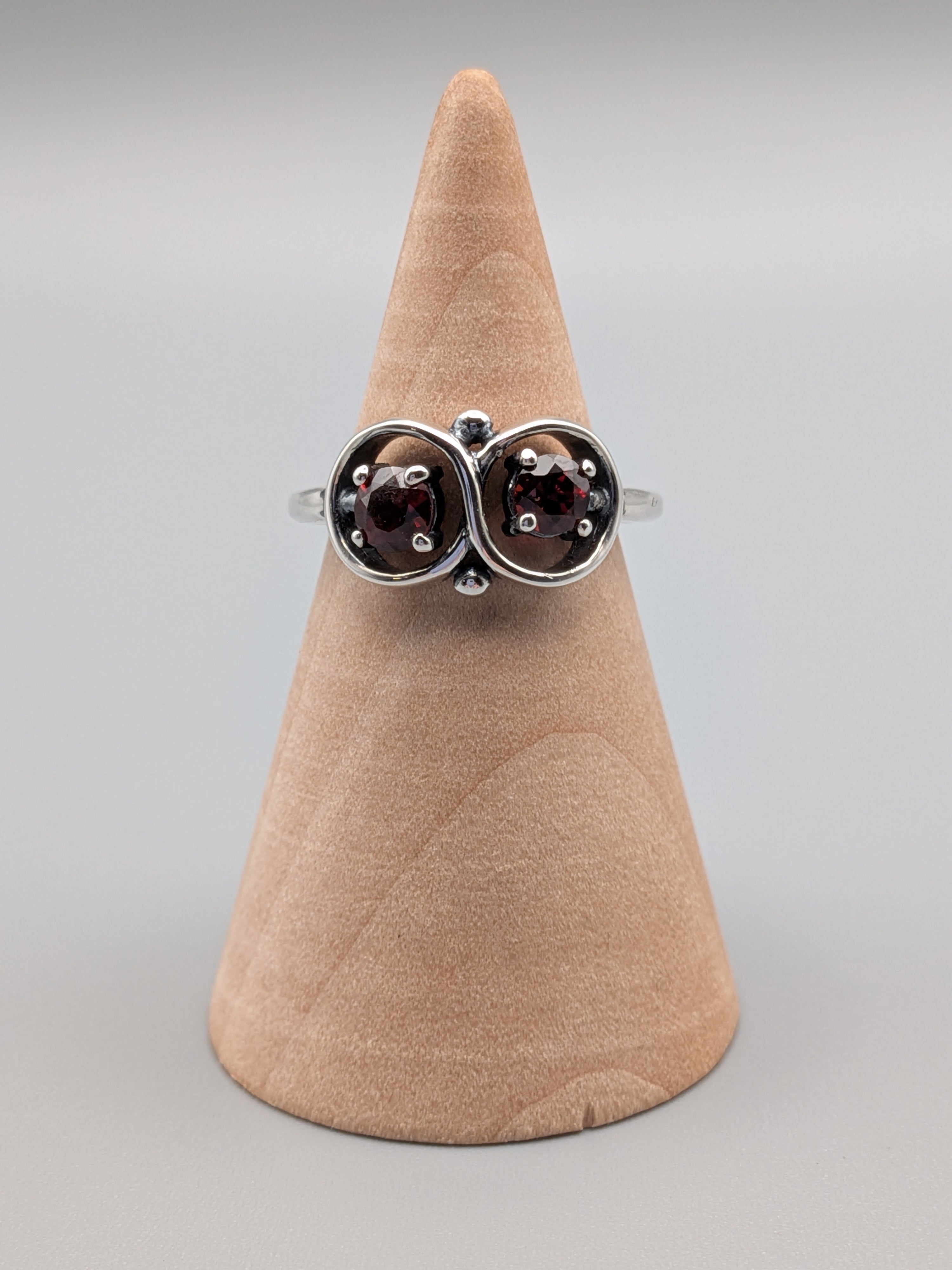 •GARNET - INFINITY• prong set silver ring (size 6)