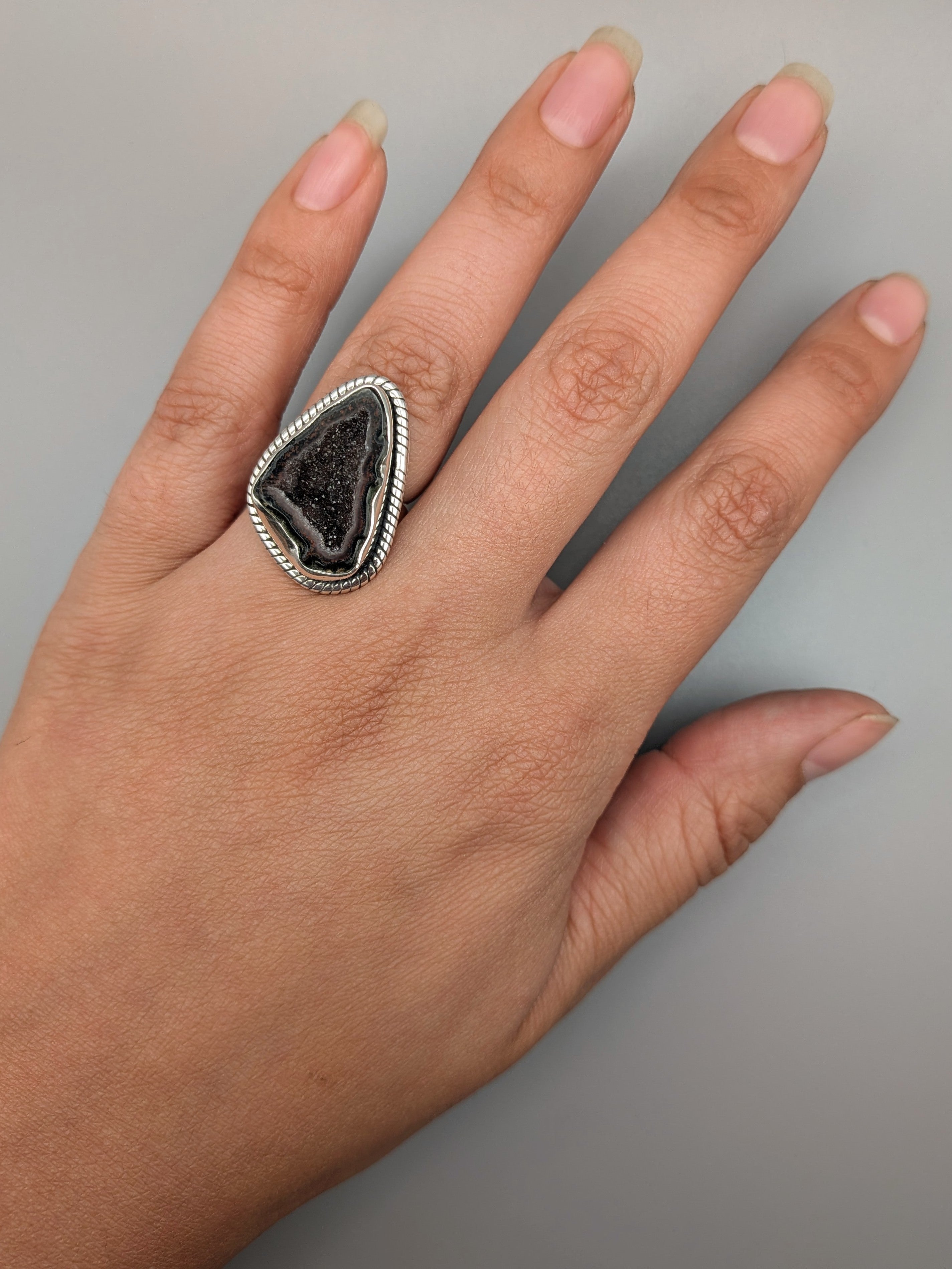 •COCONUT DRUZY - FREEFORM• roped bezel silver ring (size 6)