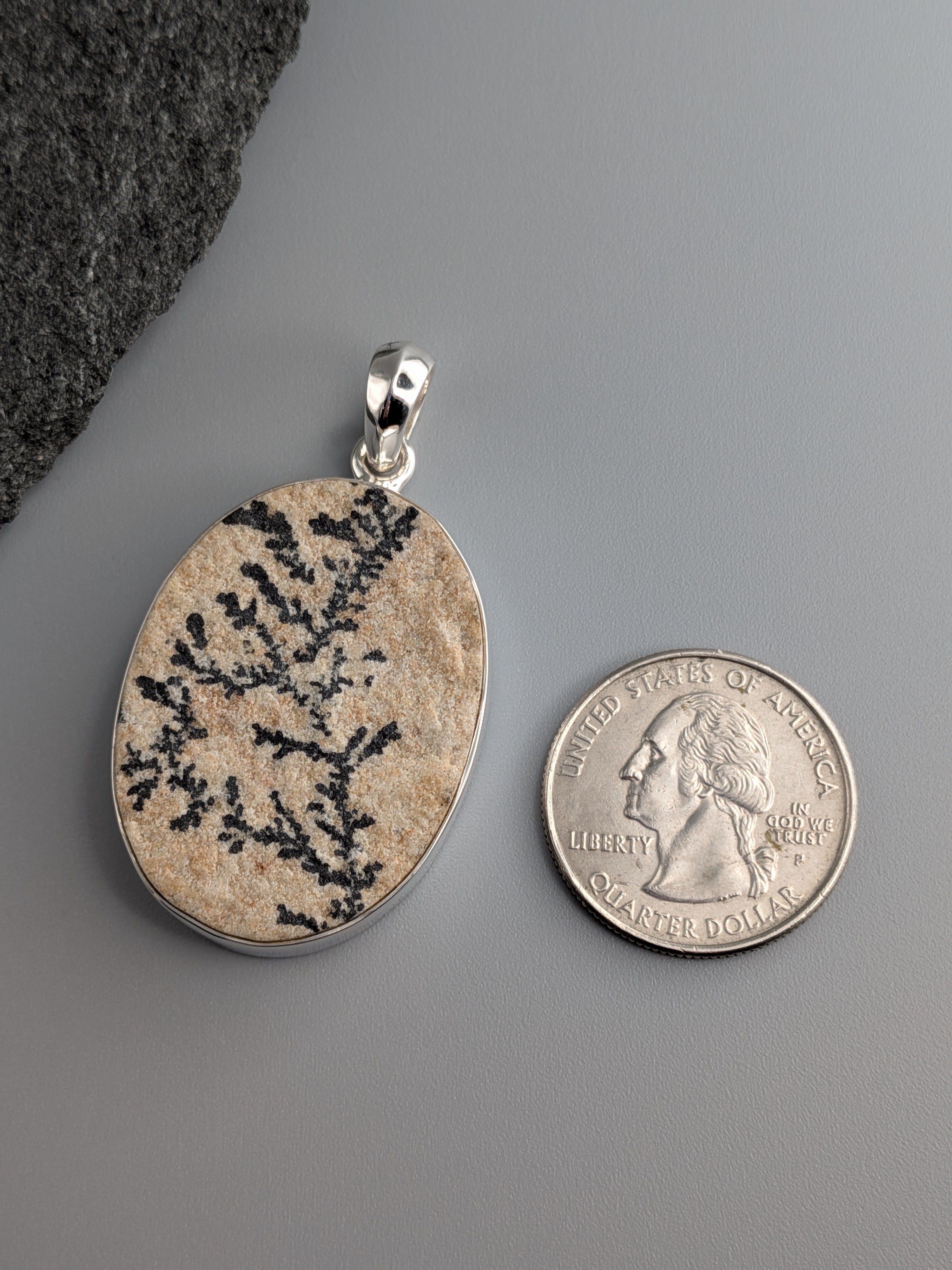 •DENDRITIC SANDSTONE - MEDIUM OVAL• sterling silver pendant