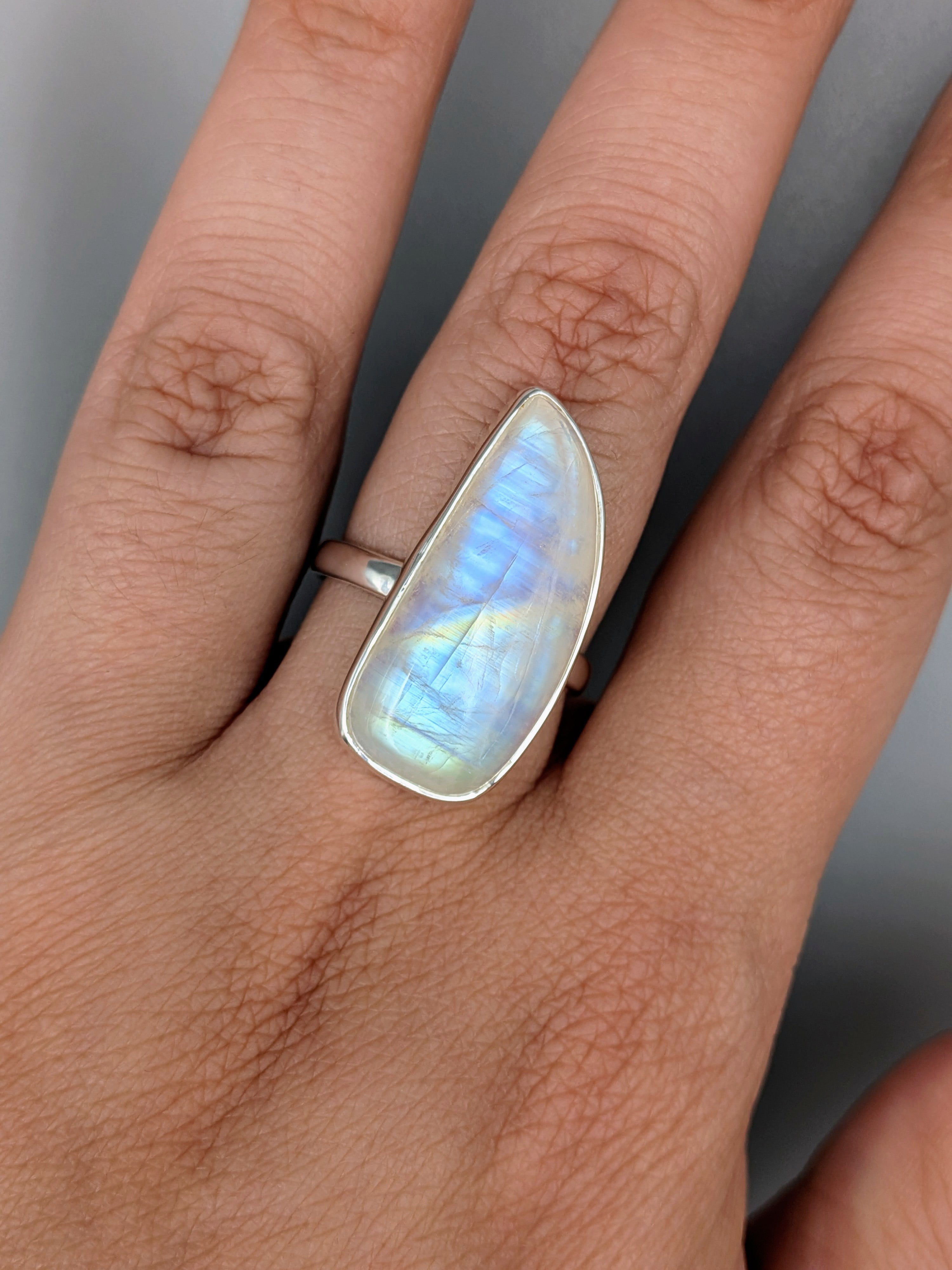 •RAINBOW MOONSTONE - FREEFORM• simple bezel silver ring (size 9)