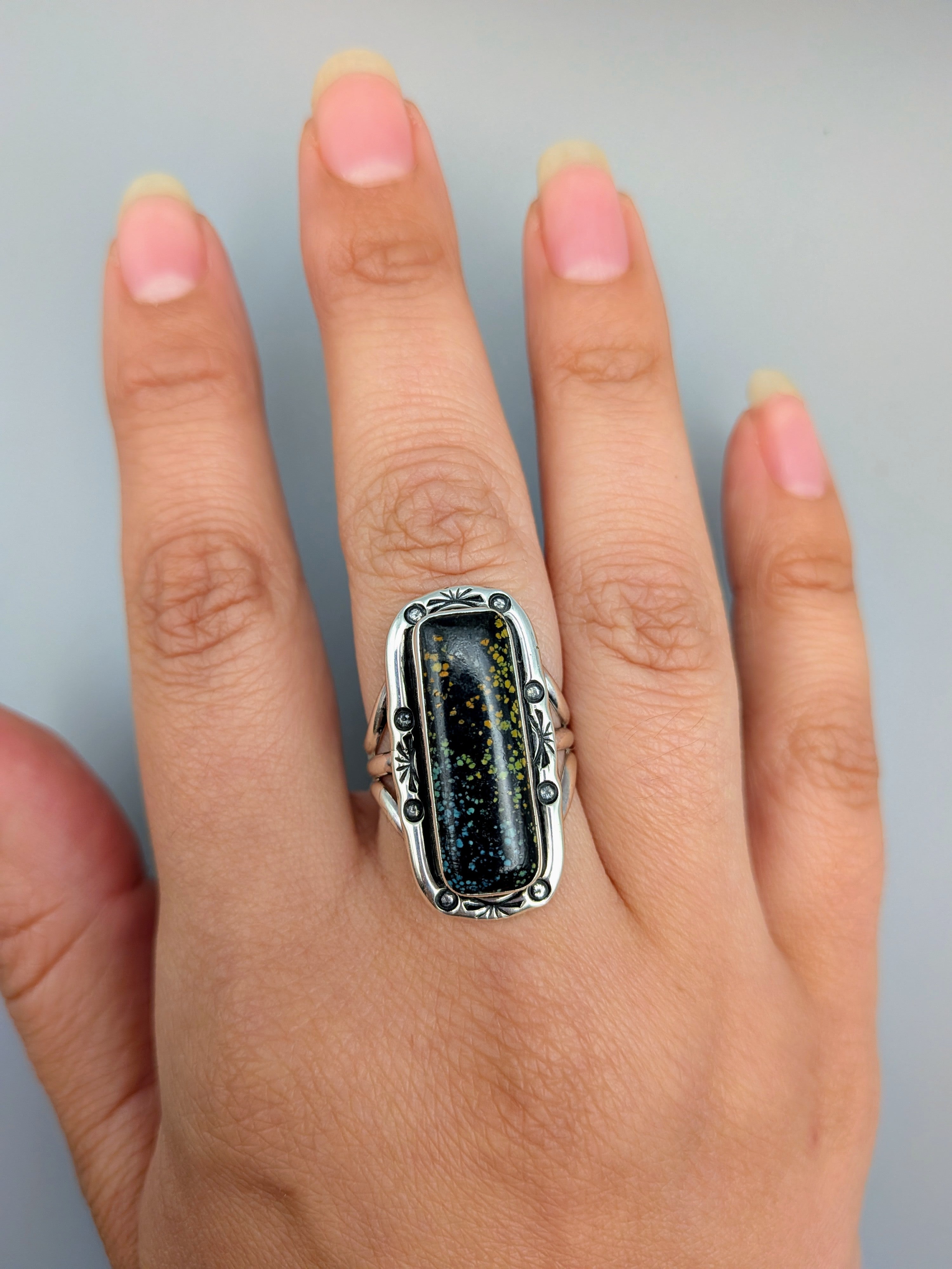 •BLACKJACK TURQUOISE - SHÁ - 2• Navajo silver ring (size 8)