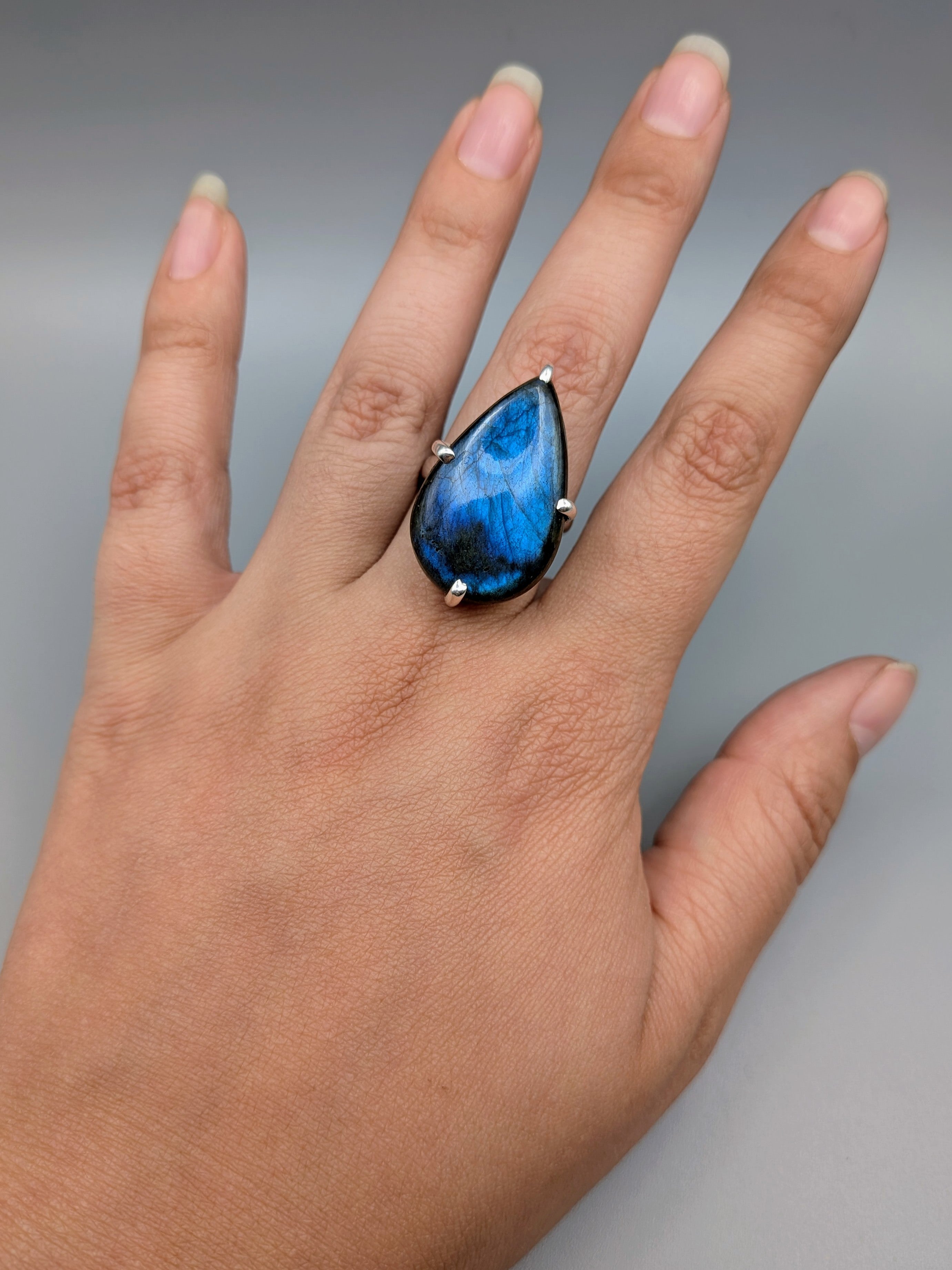 •LABRADORITE - MEDIUM TEAR• prong set silver ring (size 10)