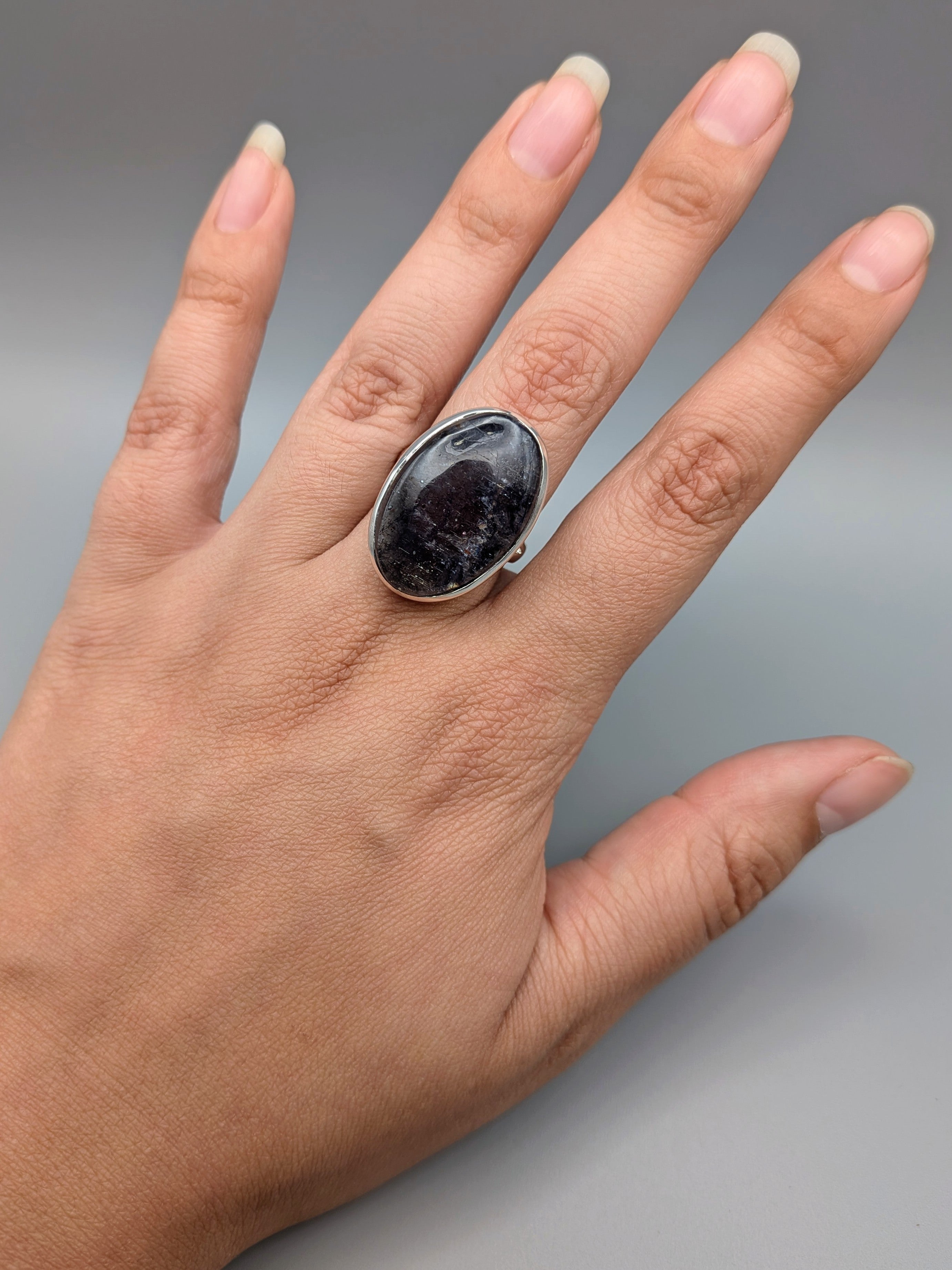 •IOLITE SUNSTONE - OVAL• split band silver ring (size 9.25)