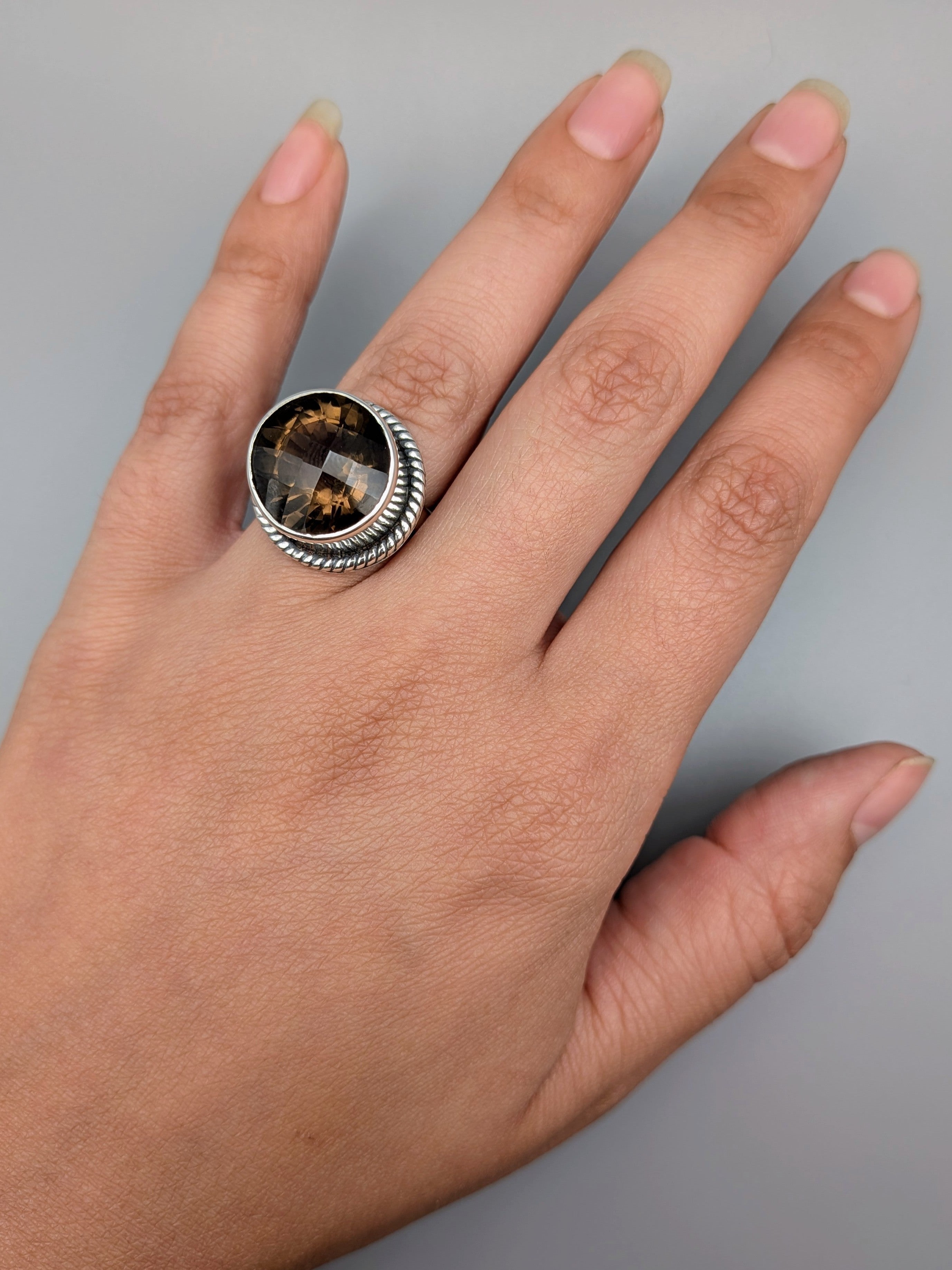 •FACETED SMOKY QUARTZ - ROUND• roped bezel silver ring (size 7)