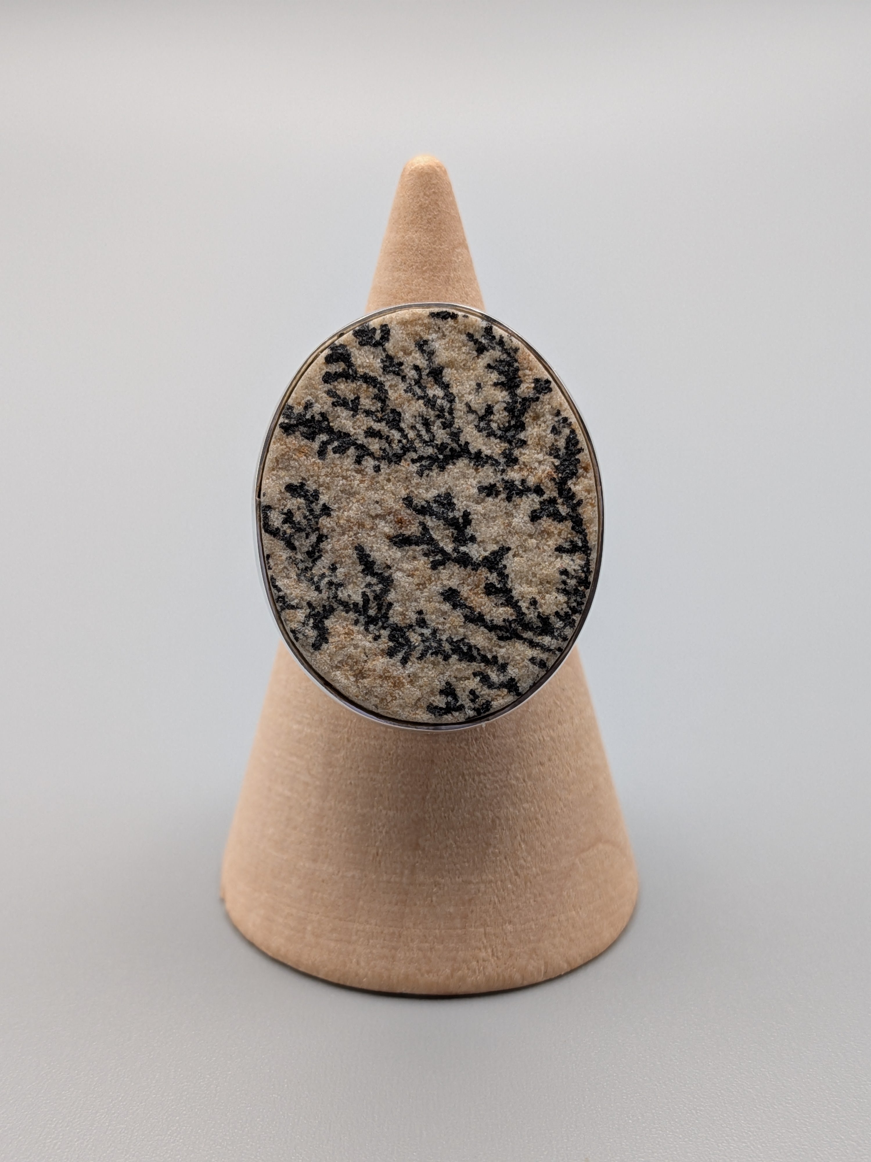 •DENDRITIC SANDSTONE - OVAL• simple bezel silver ring (size 8)