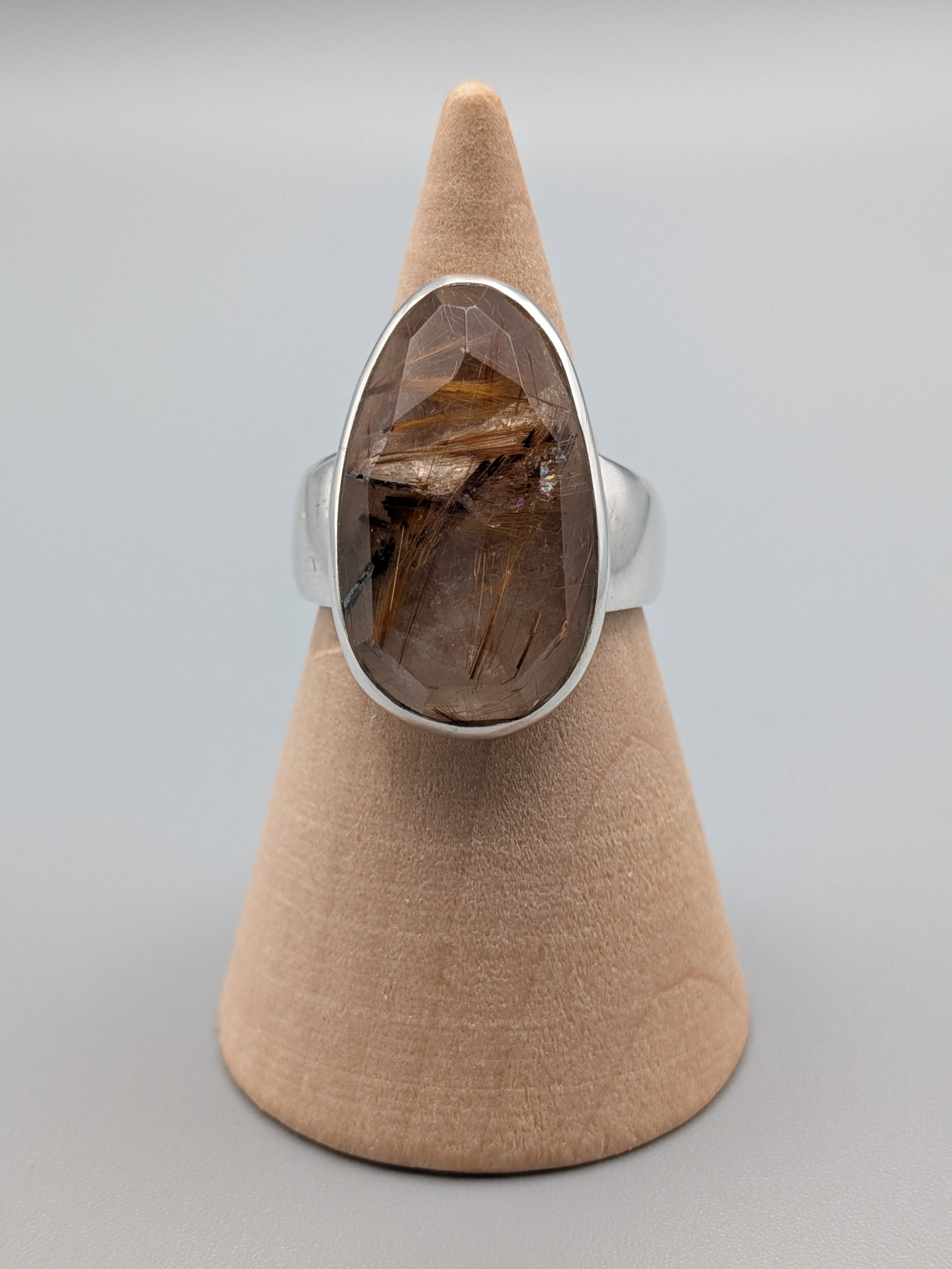 •RUTILATED QUARTZ - OVAL• tapered band silver ring (size 7.25)