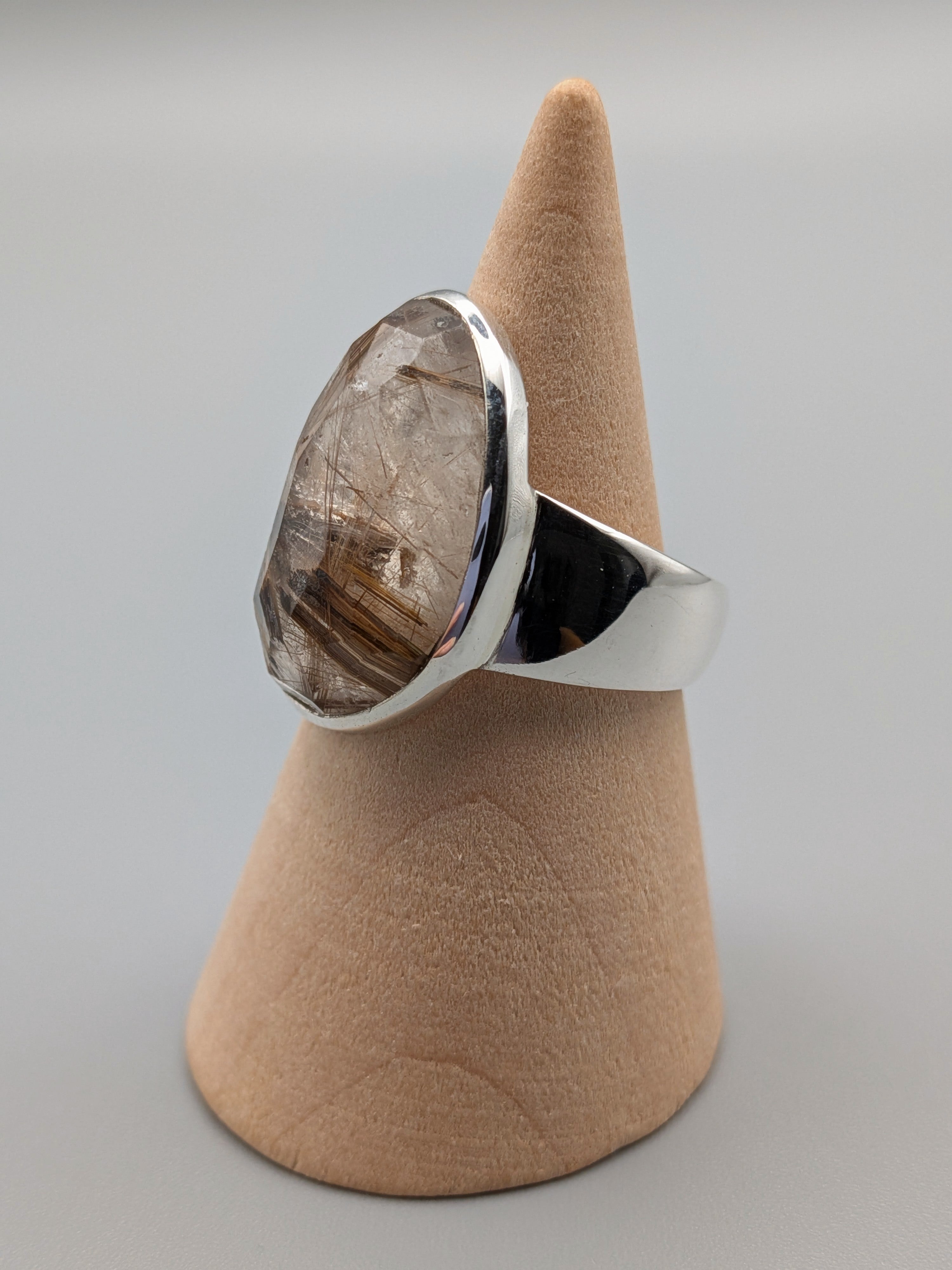 •RUTILATED QUARTZ - OVAL• tapered band silver ring (size 8)
