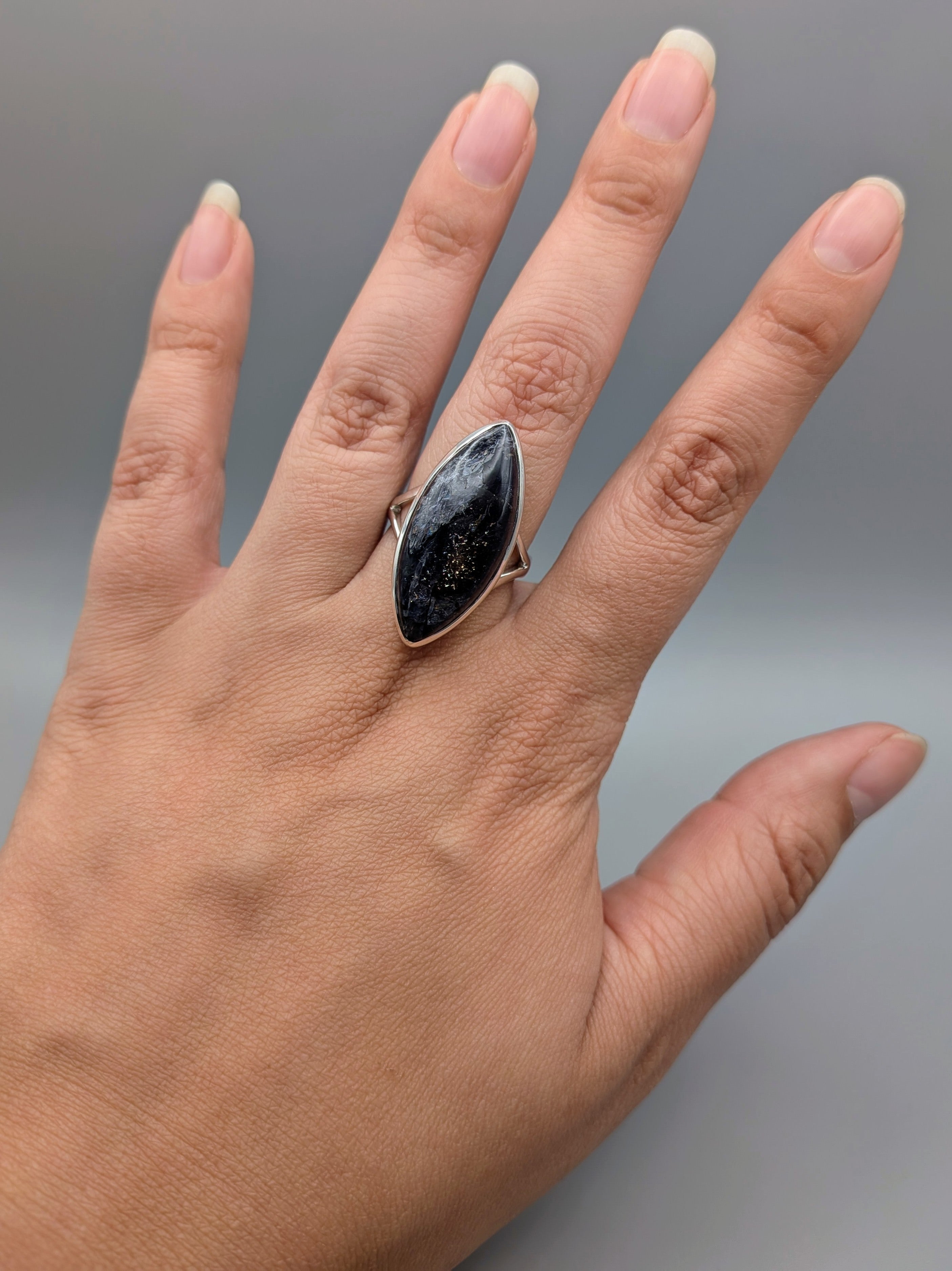 •IOLITE SUNSTONE - MARQUISE• split band silver ring (size 8.75)