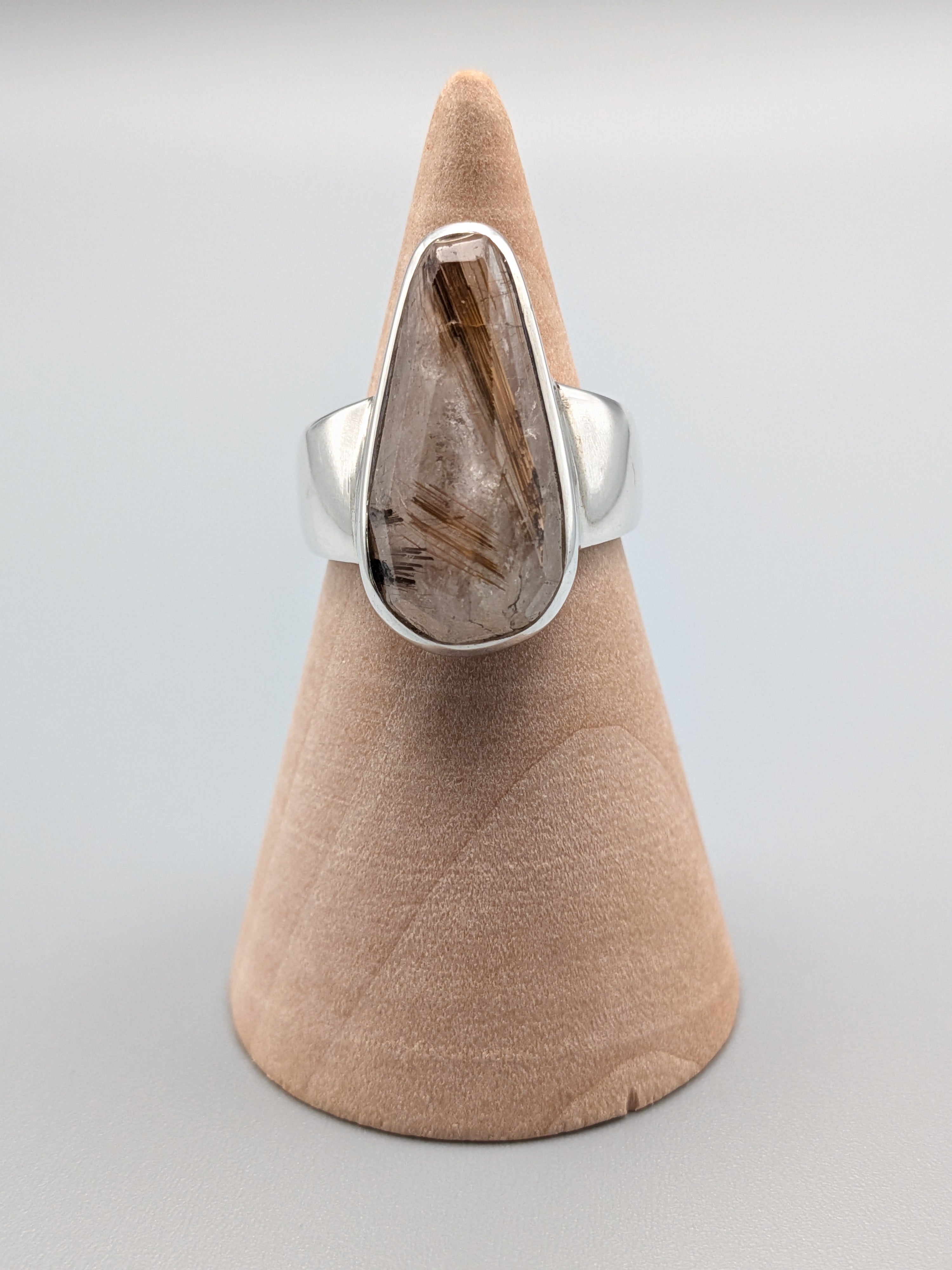 •RUTILATED QUARTZ - TEARDROP• tapered band silver ring (size 5)