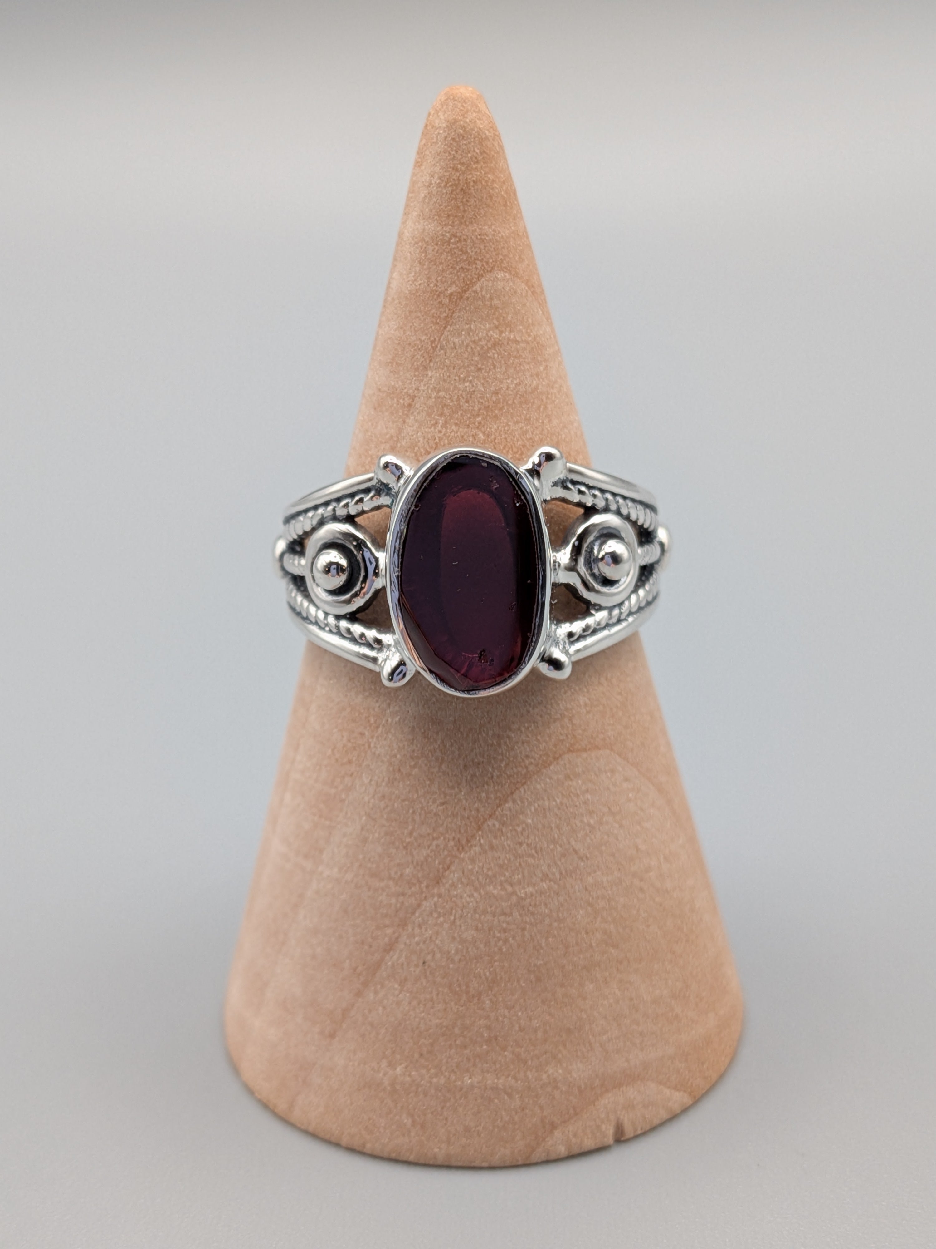 •GARNET - IMPERIAL 2• decorative band silver ring (size 7)