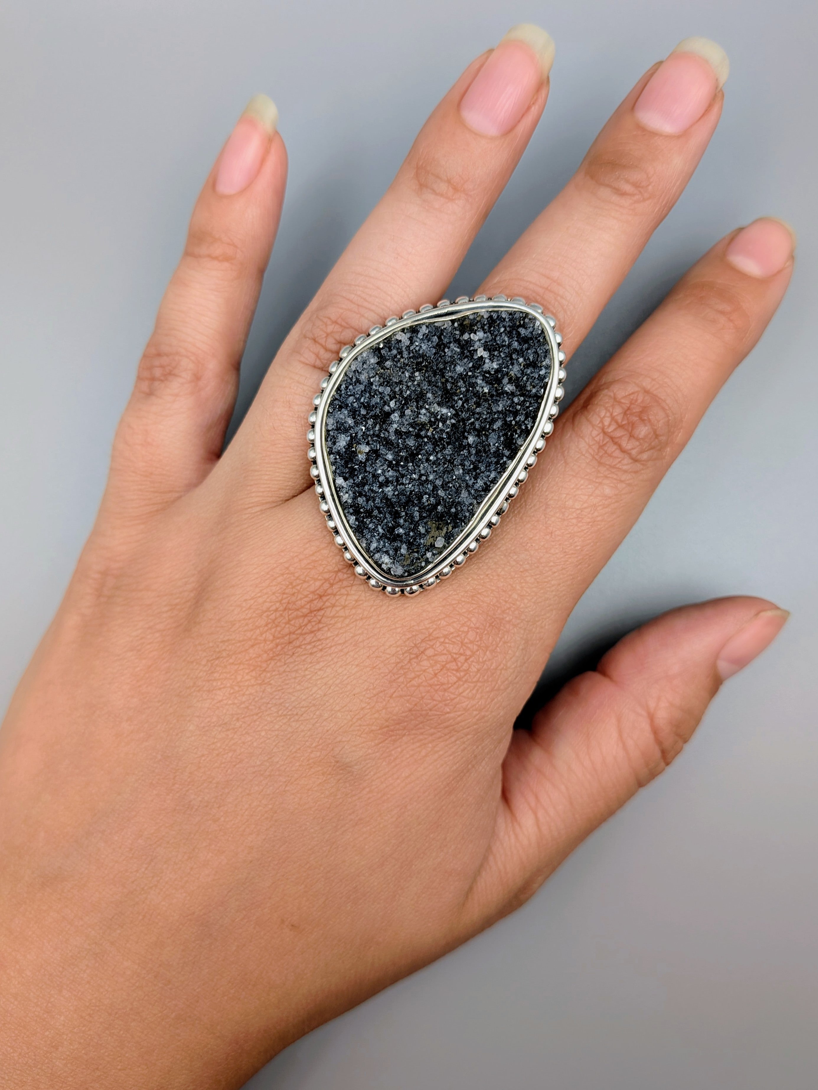 •COBALTO CALCITE DRUZY - FREEFORM• dotted bezel silver ring (size 10)