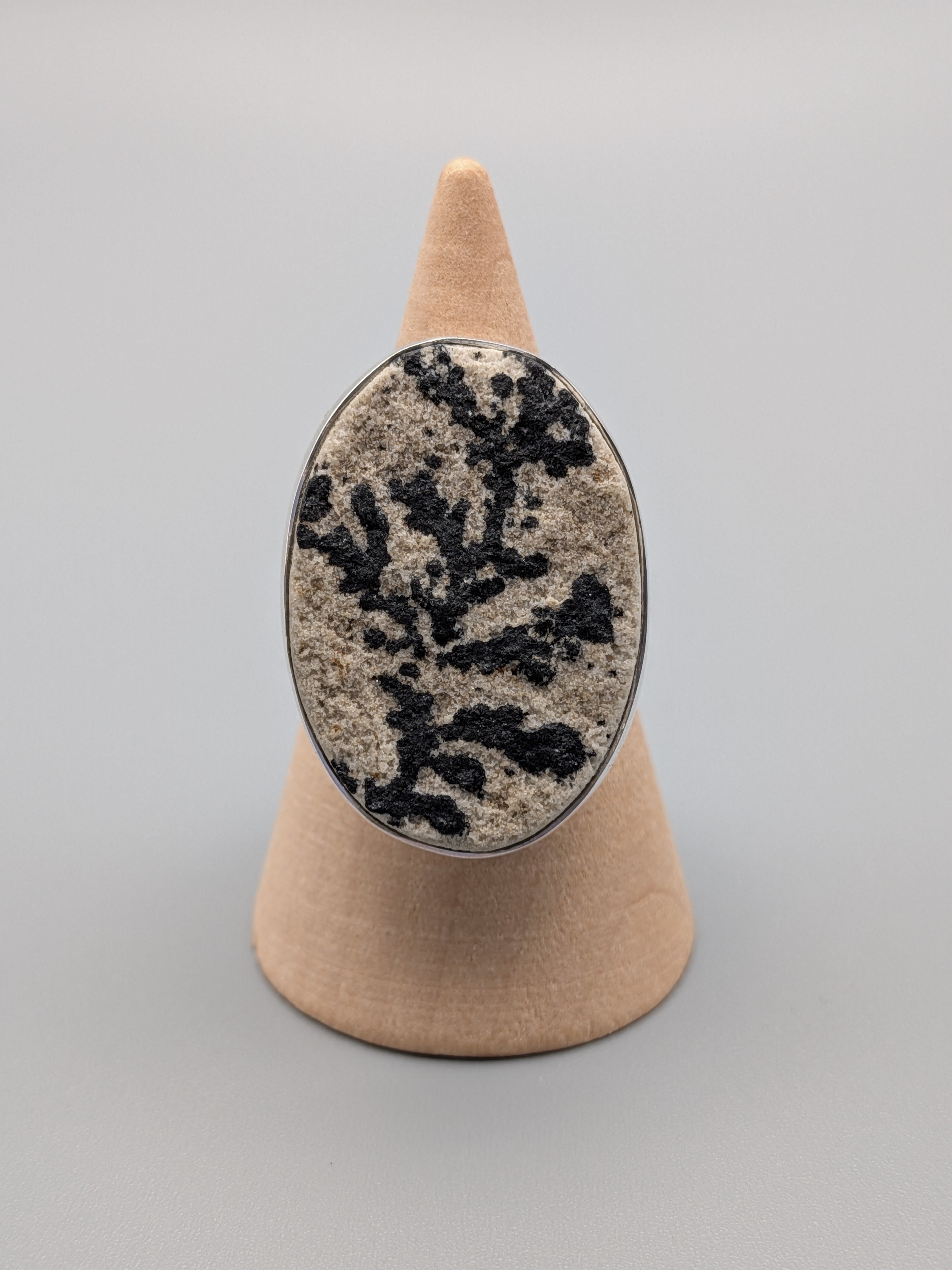 •DENDRITIC SANDSTONE - OVAL• simple bezel silver ring (size 9.75)