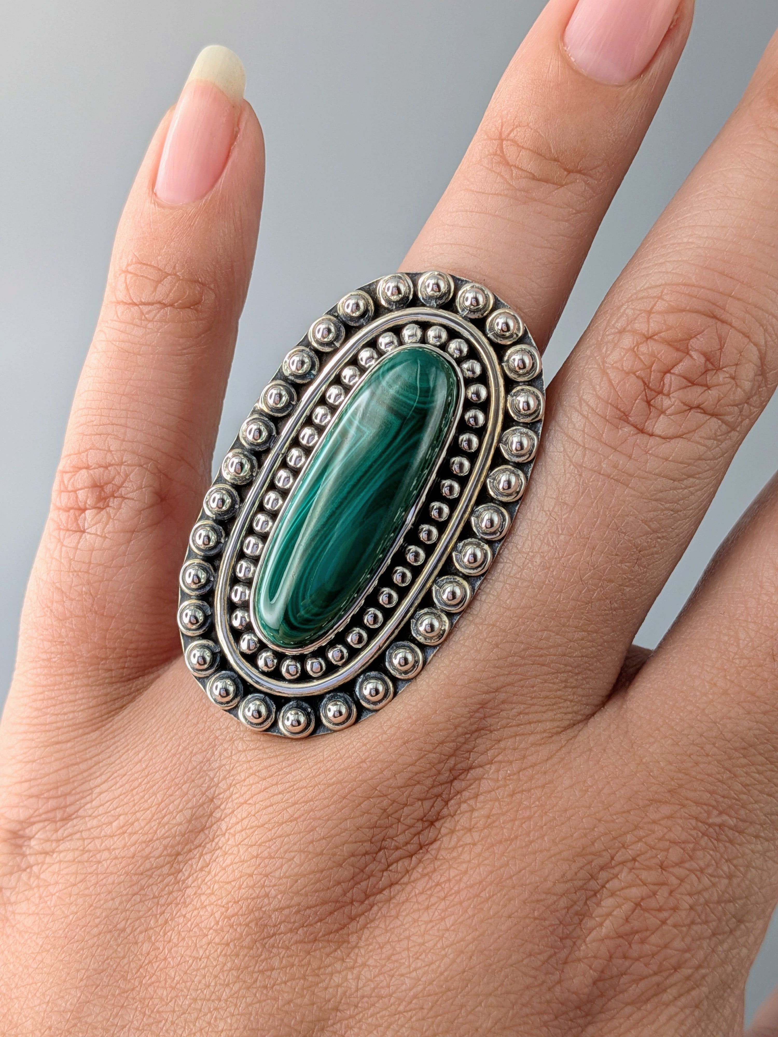 •MALACHITE OVAL - DOTTIE• split band silver ring (size 6)