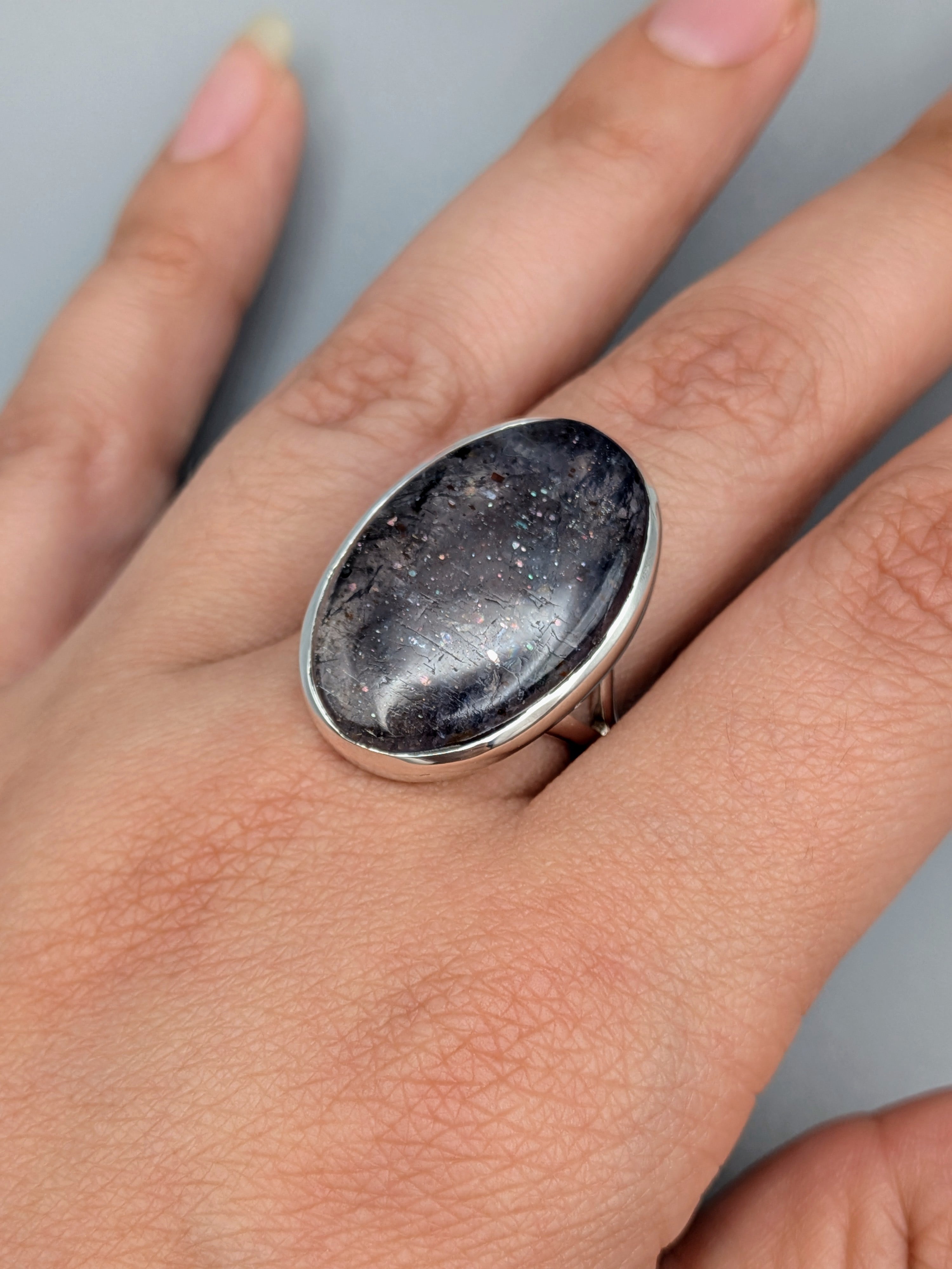 •IOLITE SUNSTONE - OVAL• split band silver ring (size 9.25)