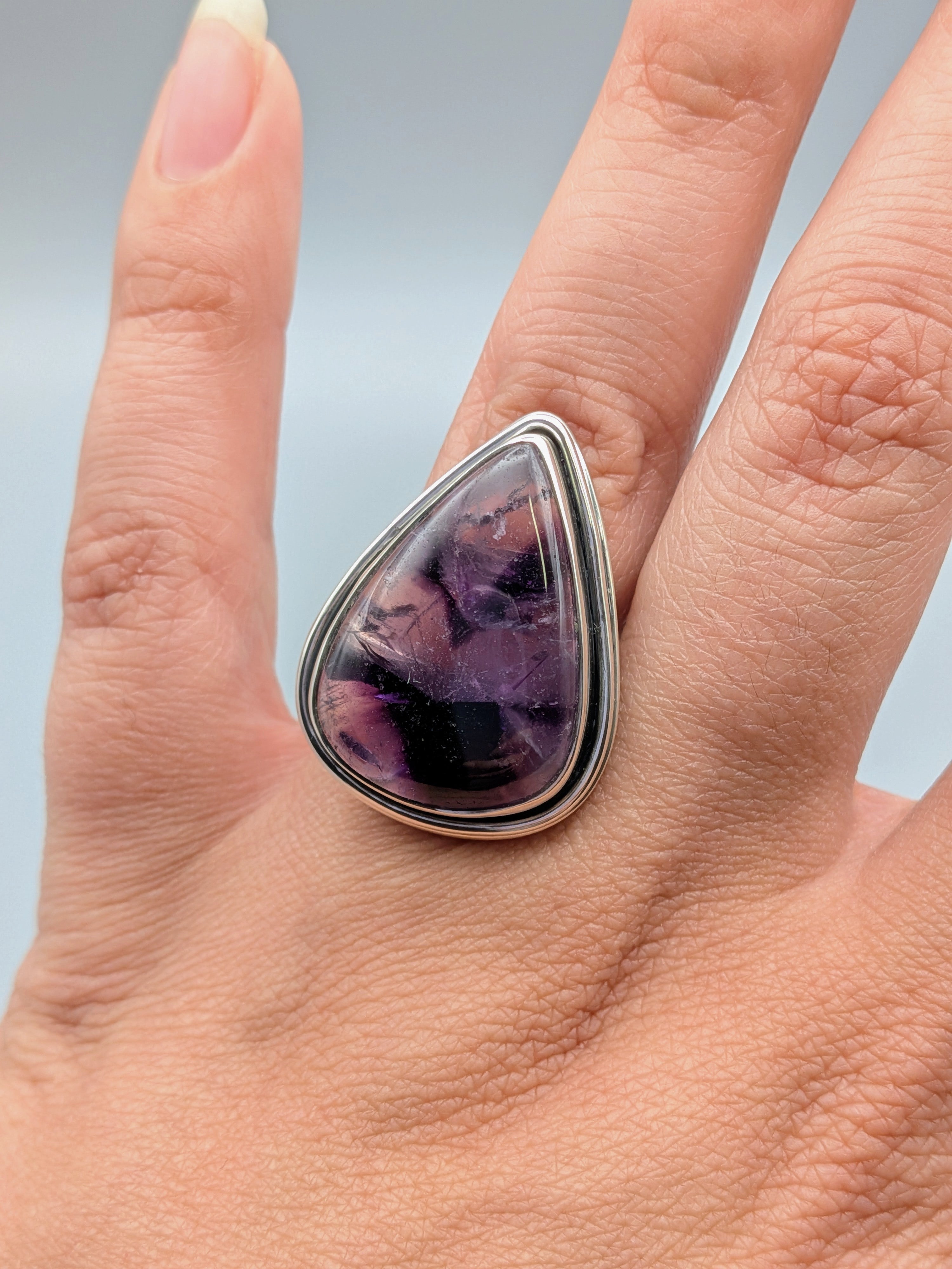 •TRAPICHE AMETHYST - TEAR• split band silver ring (size 7)