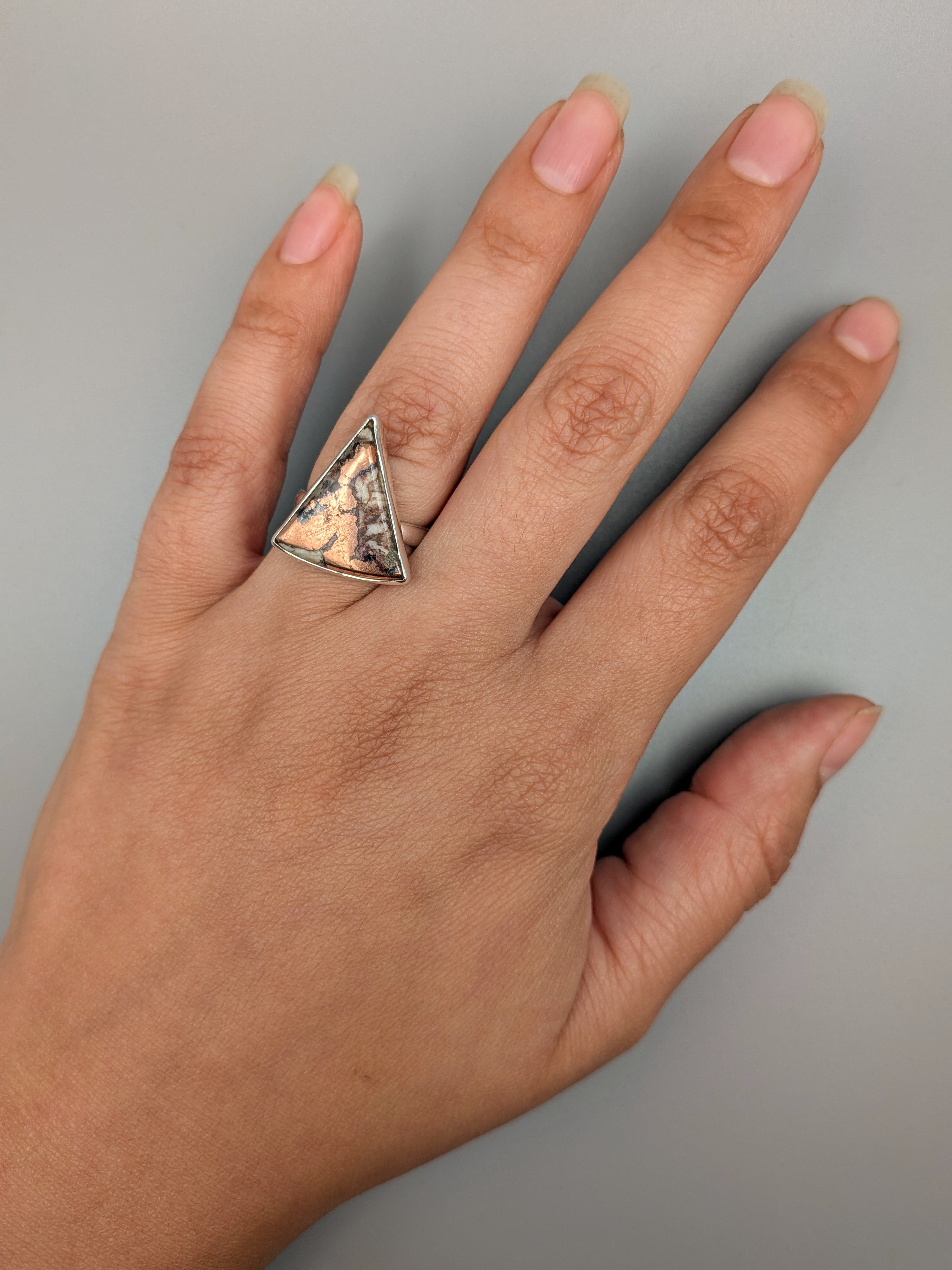 •COPPER IN MATRIX - TRIANGLE• simple bezel silver ring (size 7)