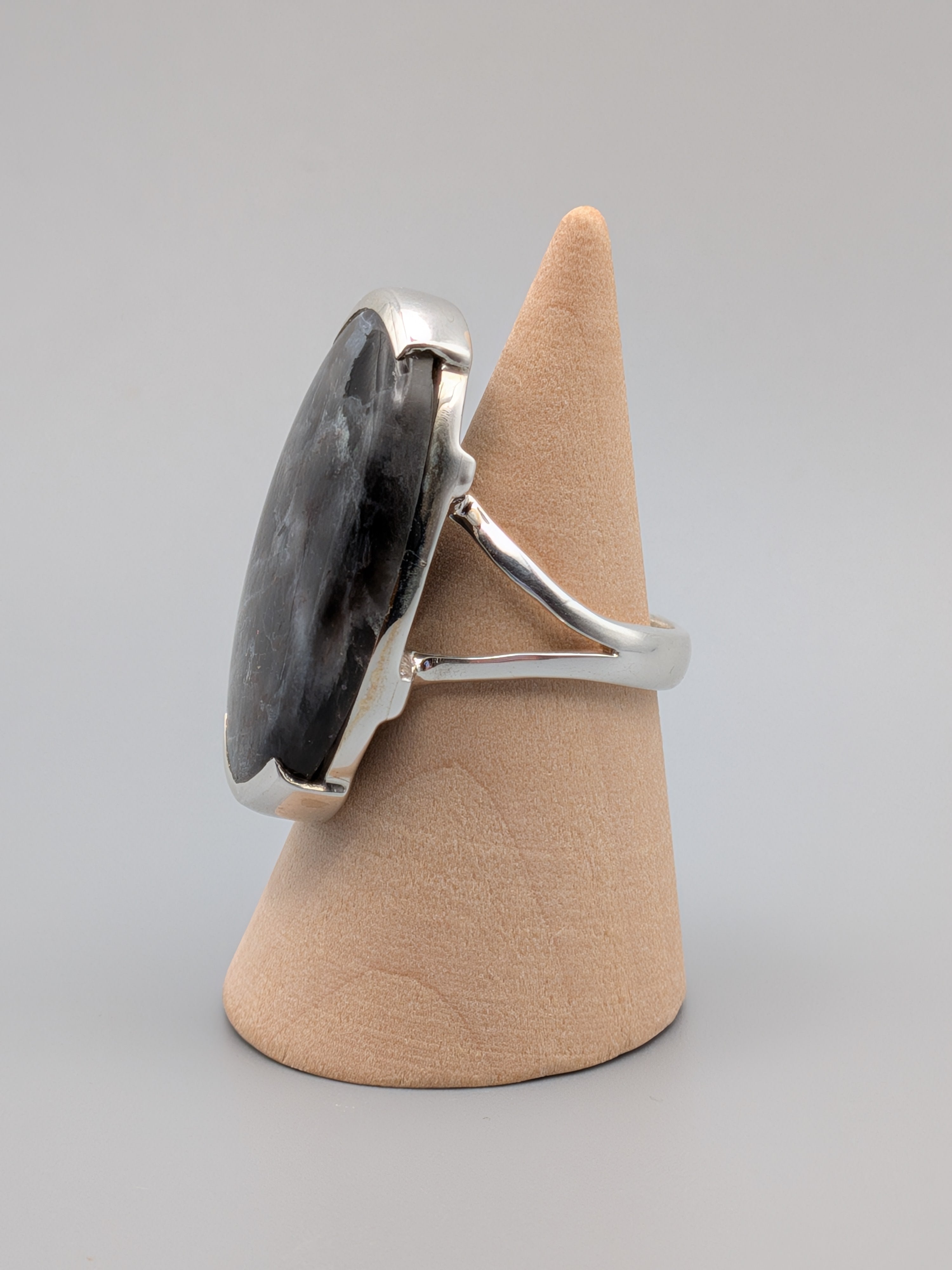 •BLACK SUNSTONE - OVAL• bezel capped silver ring (size 8)