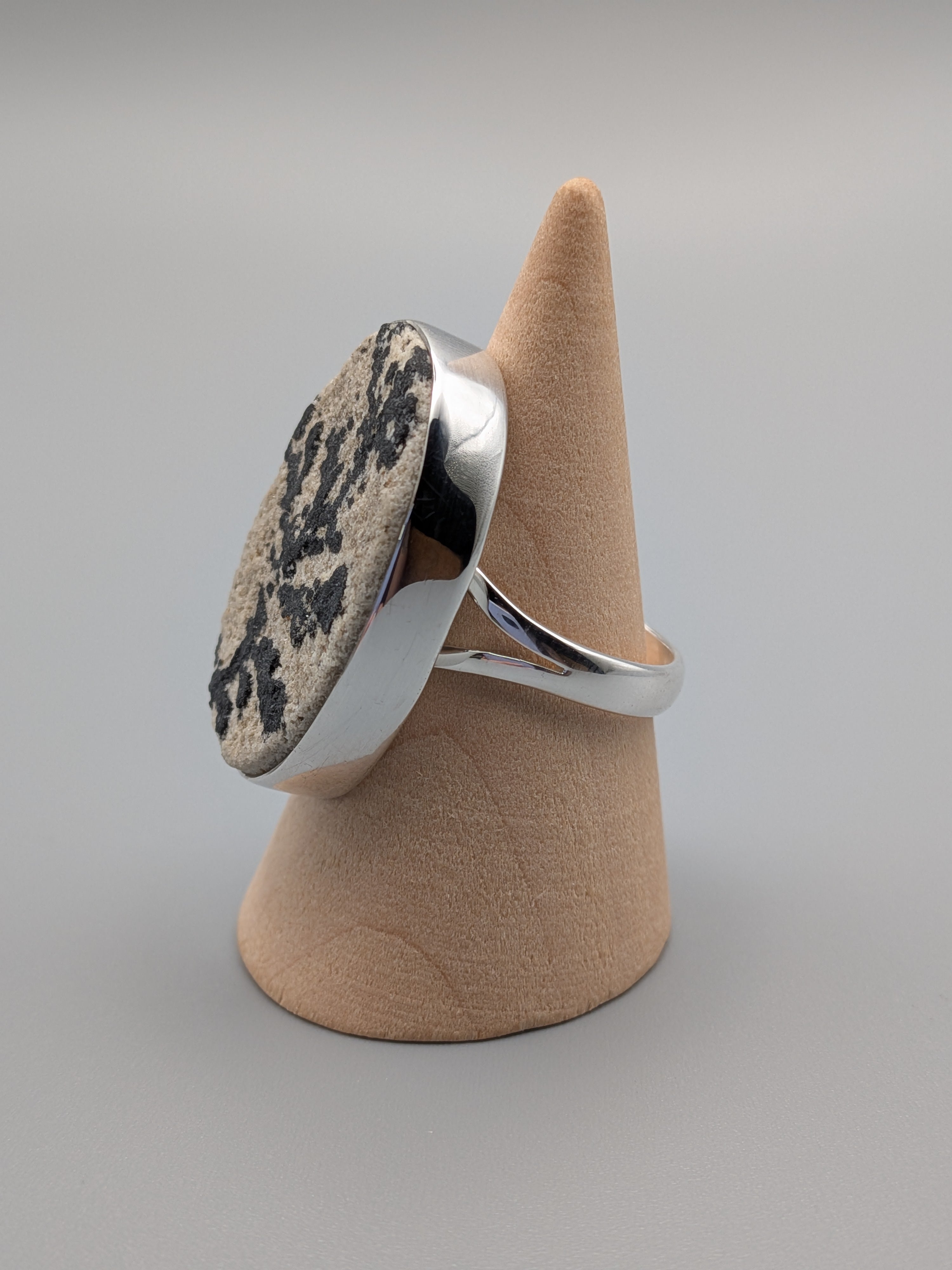 •DENDRITIC SANDSTONE - OVAL• simple bezel silver ring (size 9.75)