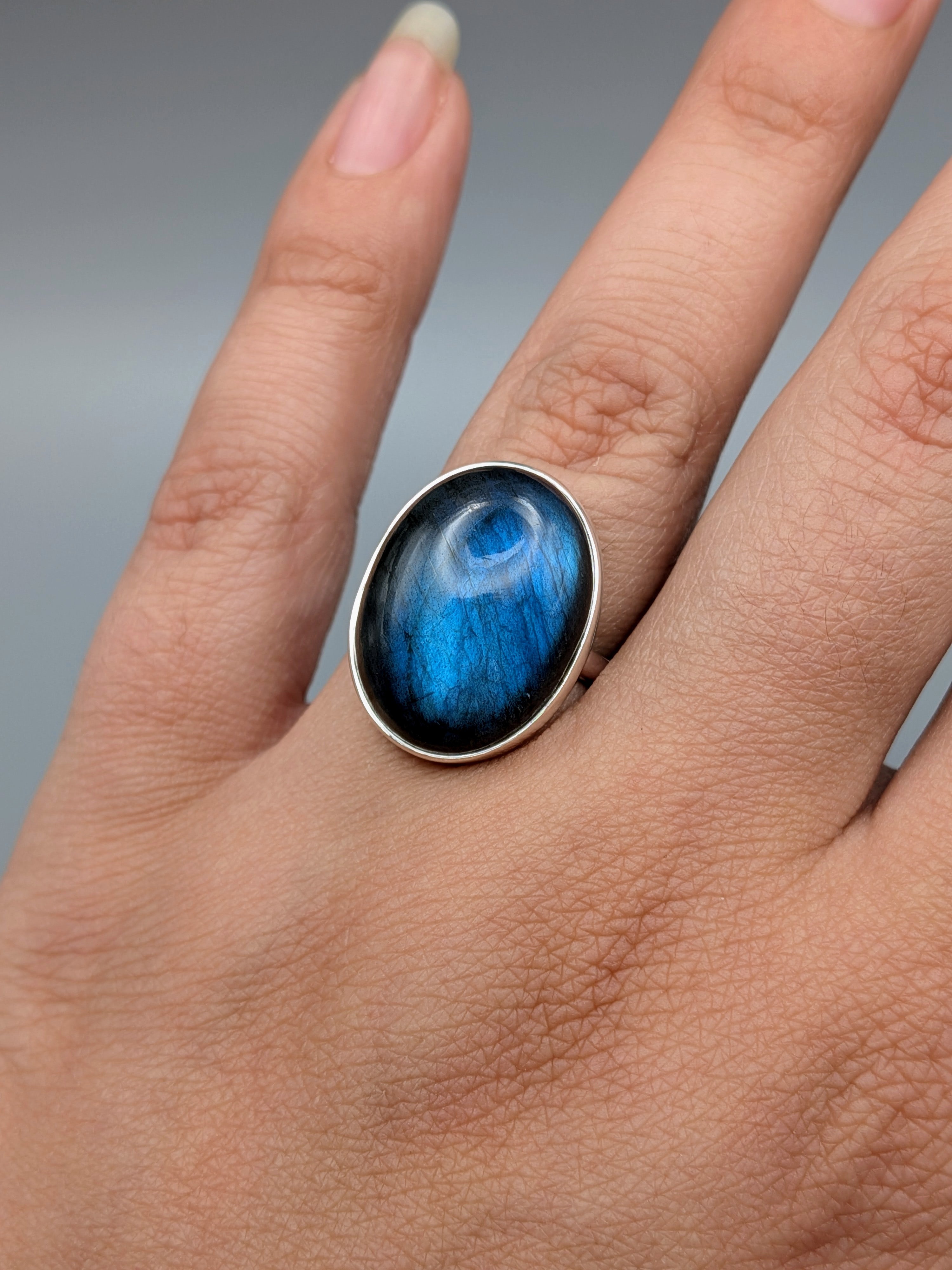 •LABRADORITE - OVAL - 1• simple band silver ring (size 7)