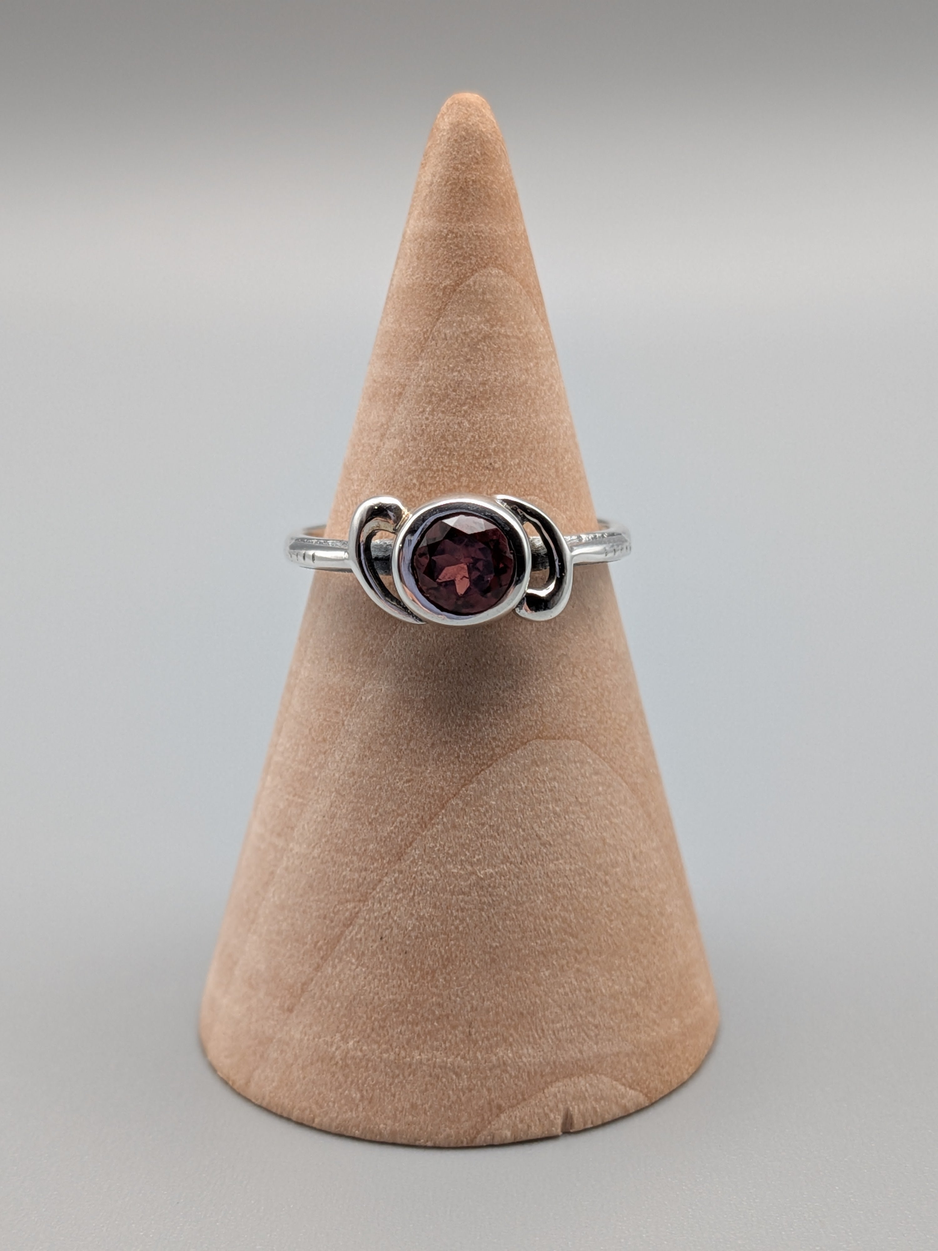 •GARNET - PARENTHESES• silver ring (size 6)