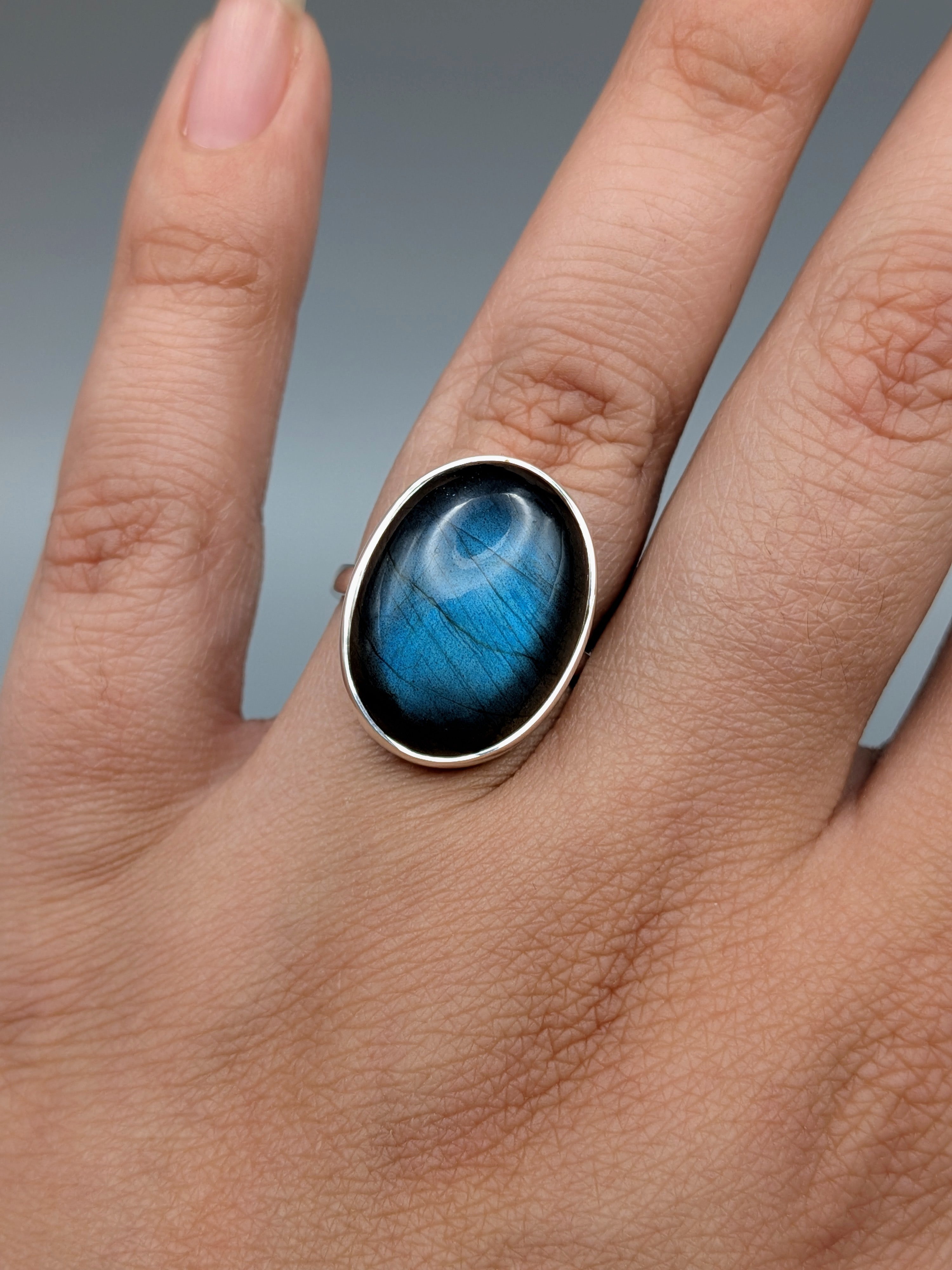 •LABRADORITE - OVAL - 2• simple band silver ring (size 7)