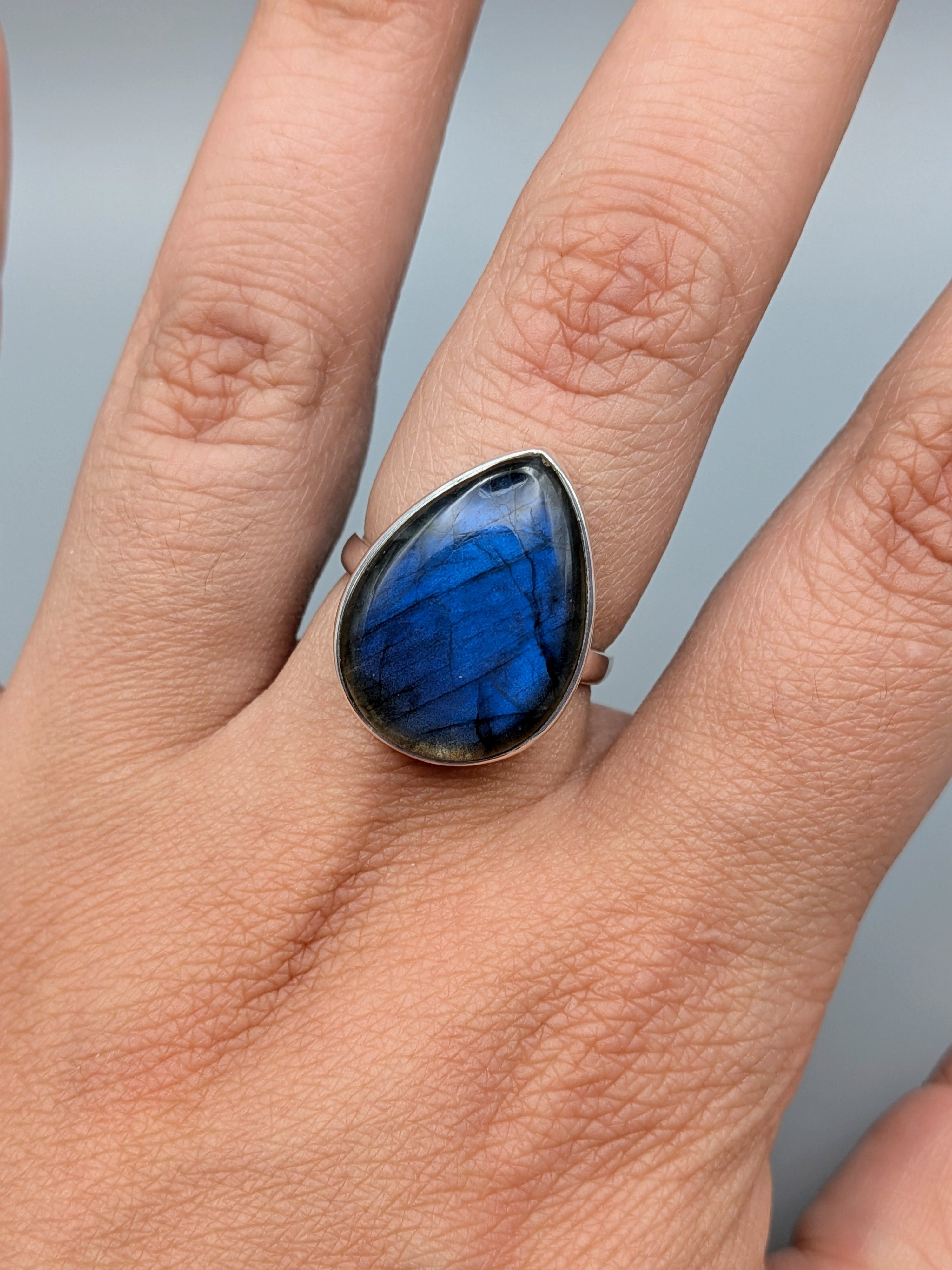 •LABRADORITE - SMALL TEAR• simple band silver ring (size 8)