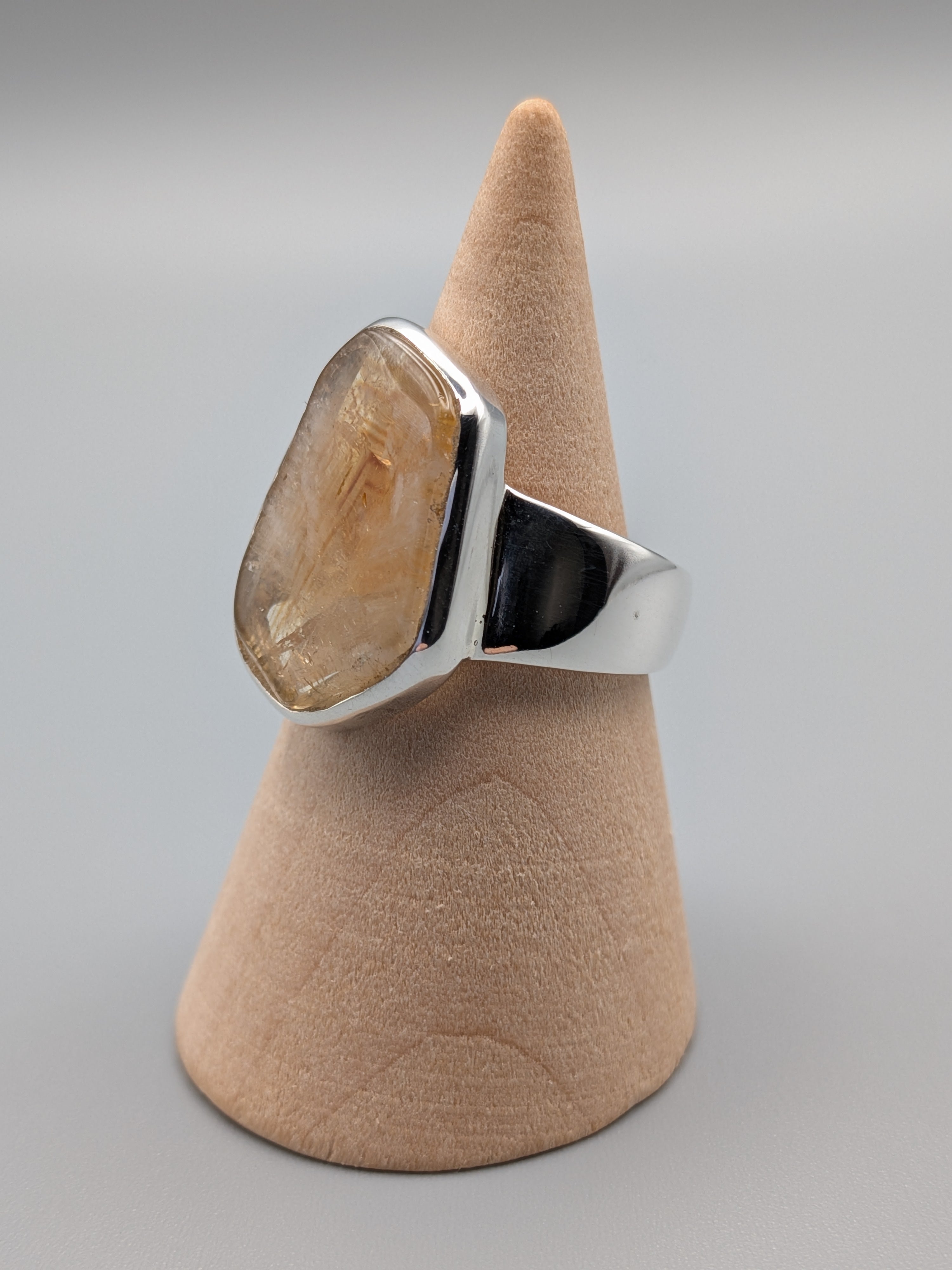 •CITRINE - FREEFORM• tapered band silver ring (size 8)