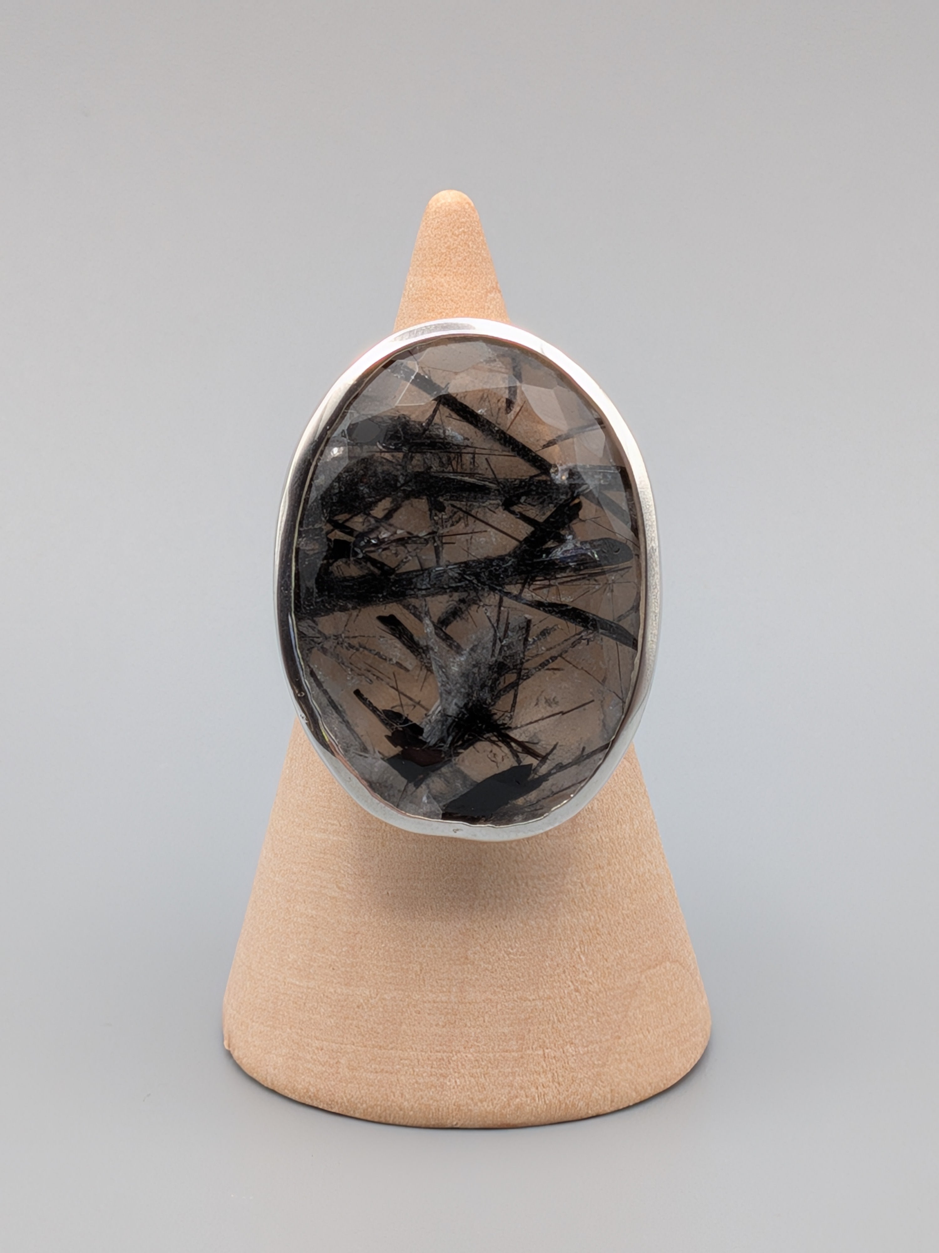 •TOURMALINATED QUARTZ - OVAL• simple bezel silver ring (size 8)
