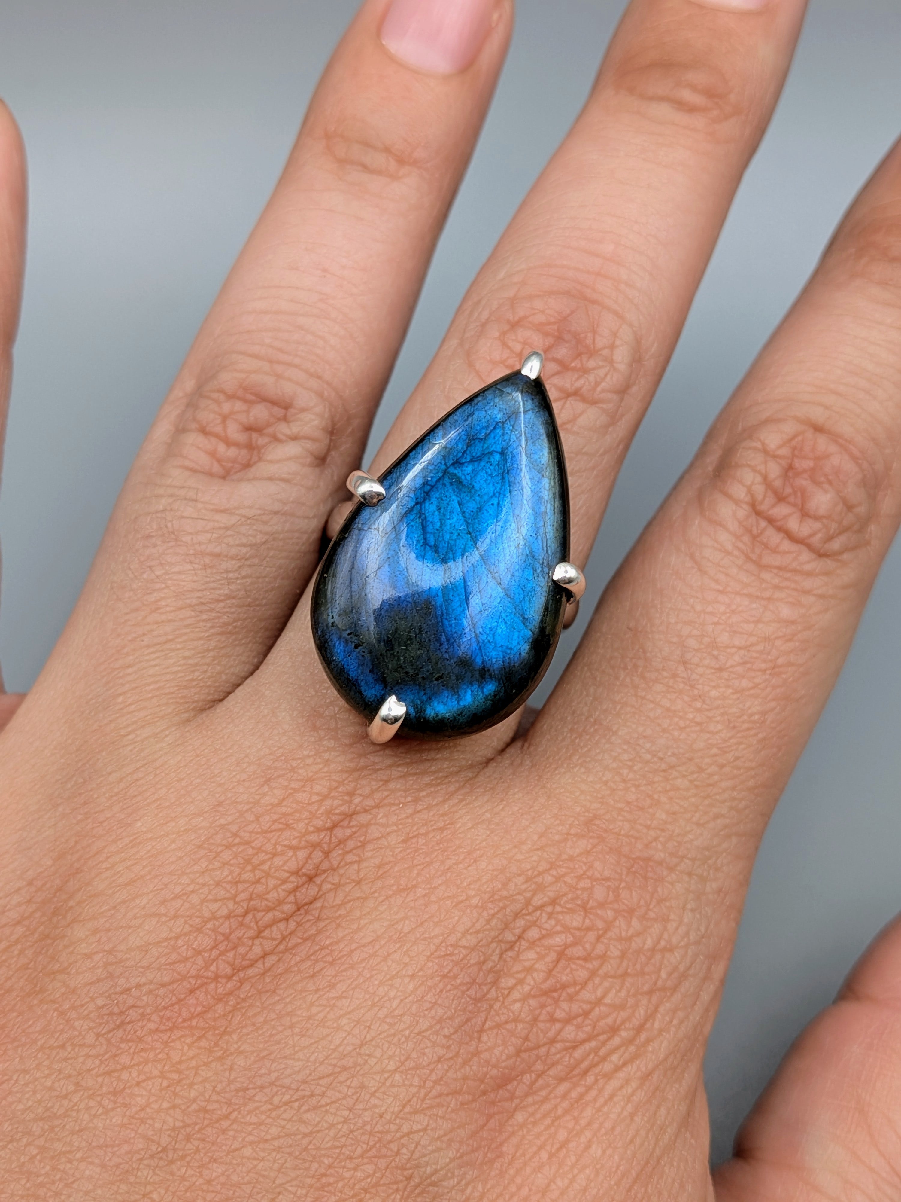 •LABRADORITE - MEDIUM TEAR• prong set silver ring (size 10)