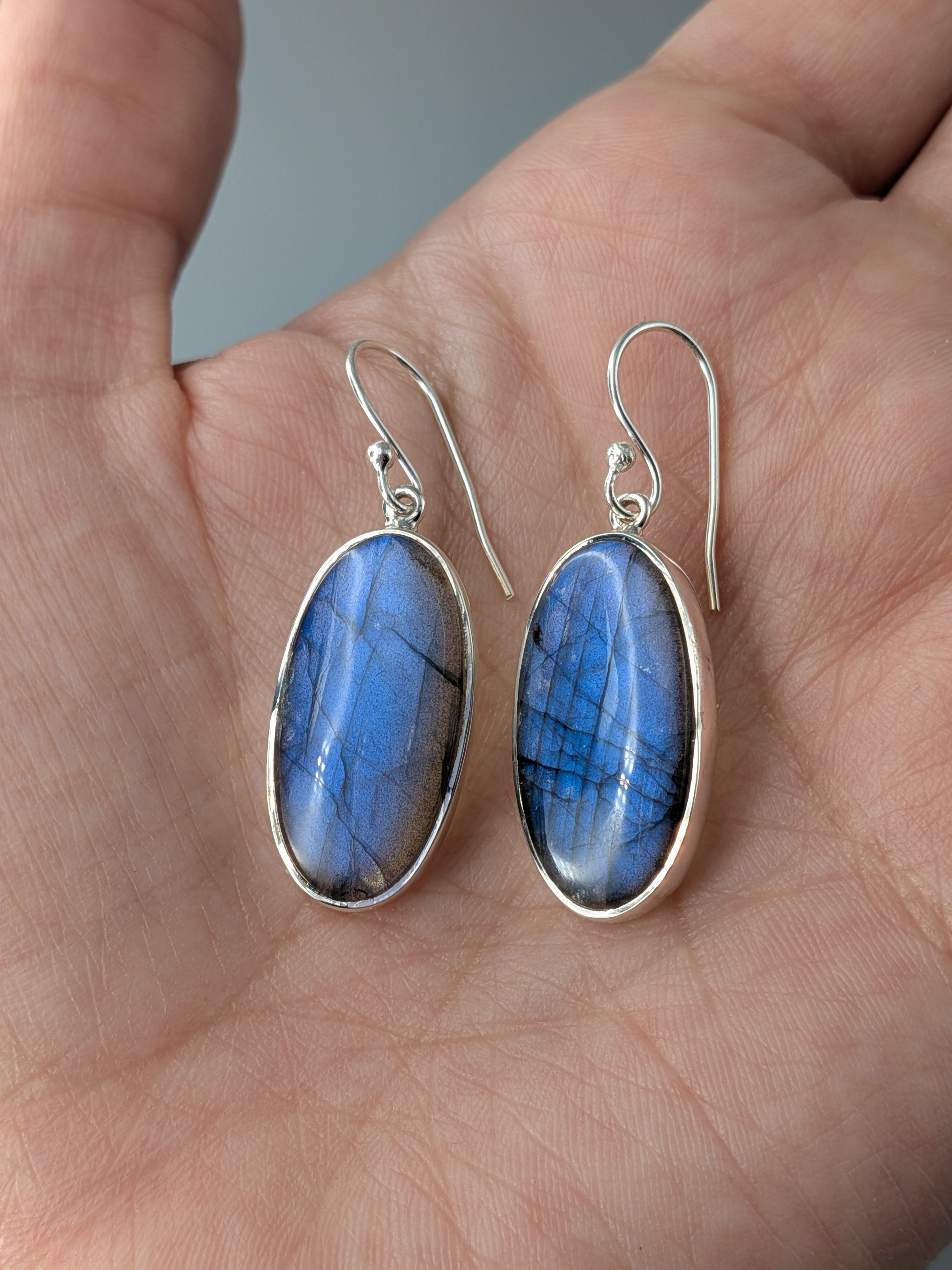 •LABRADORITE OVAL• silver dangle earrings