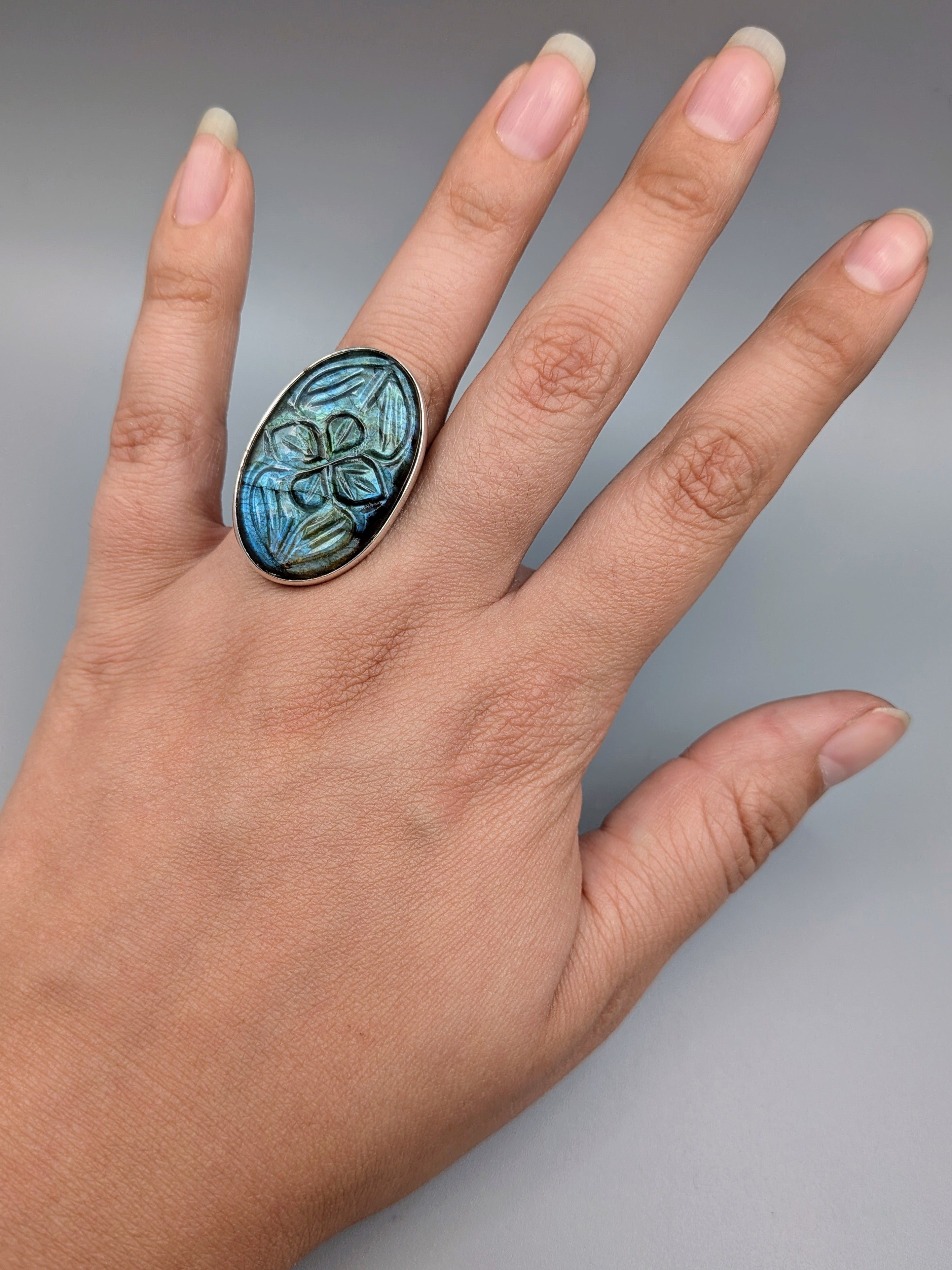 •ETCHED LABRADORITE - OVAL - 1• split band silver ring (size 6)