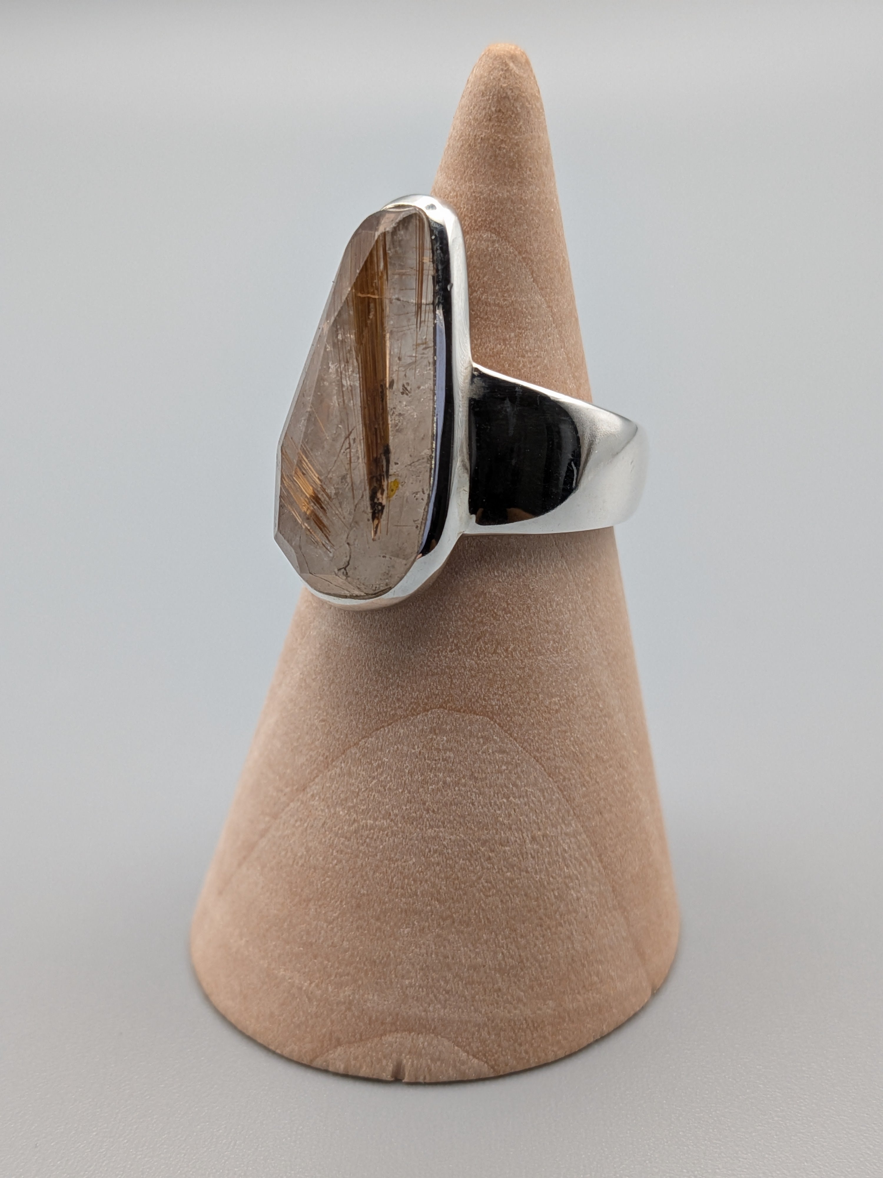 •RUTILATED QUARTZ - TEARDROP• tapered band silver ring (size 5)