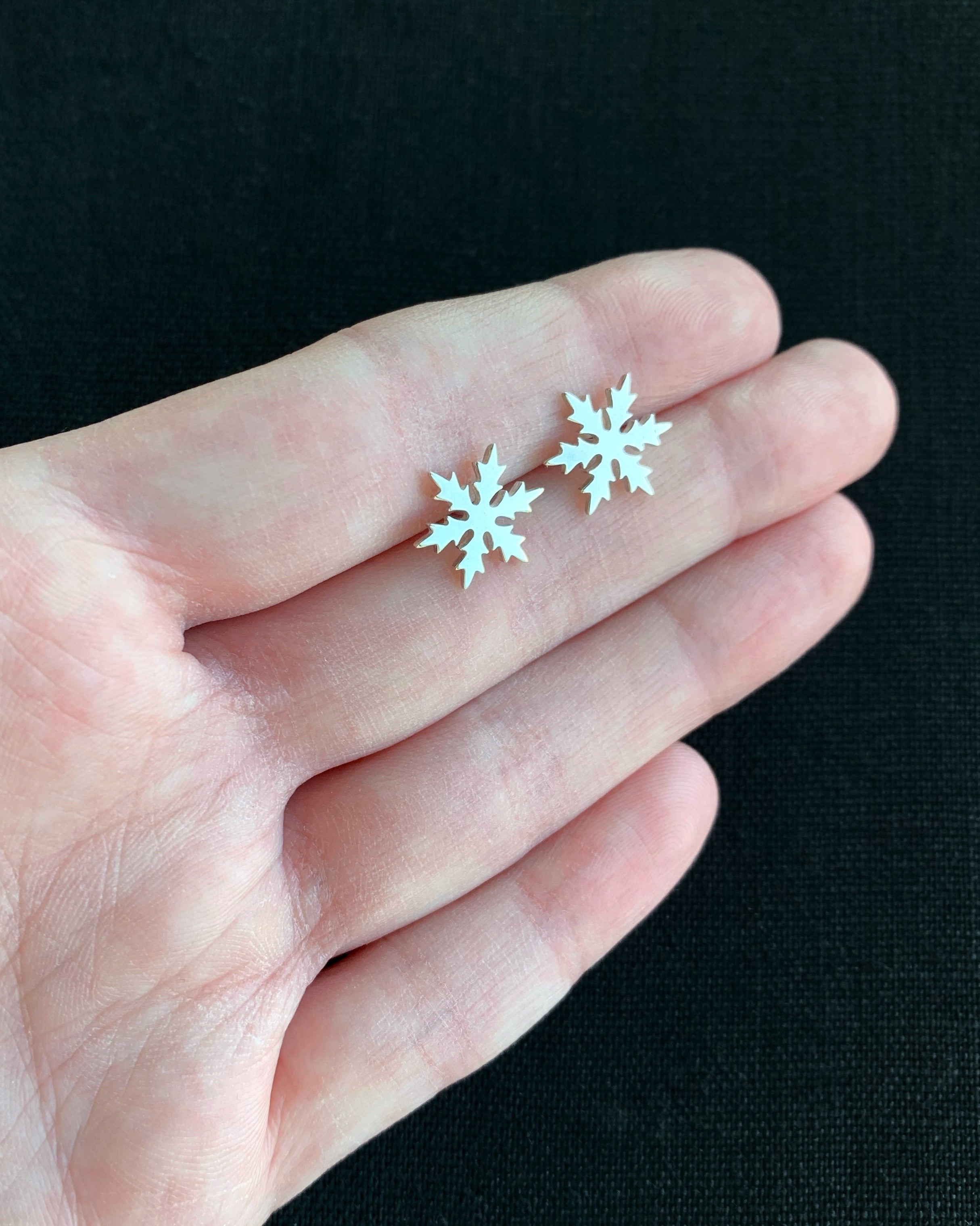 • SNOWFLAKE • silver stud earrings