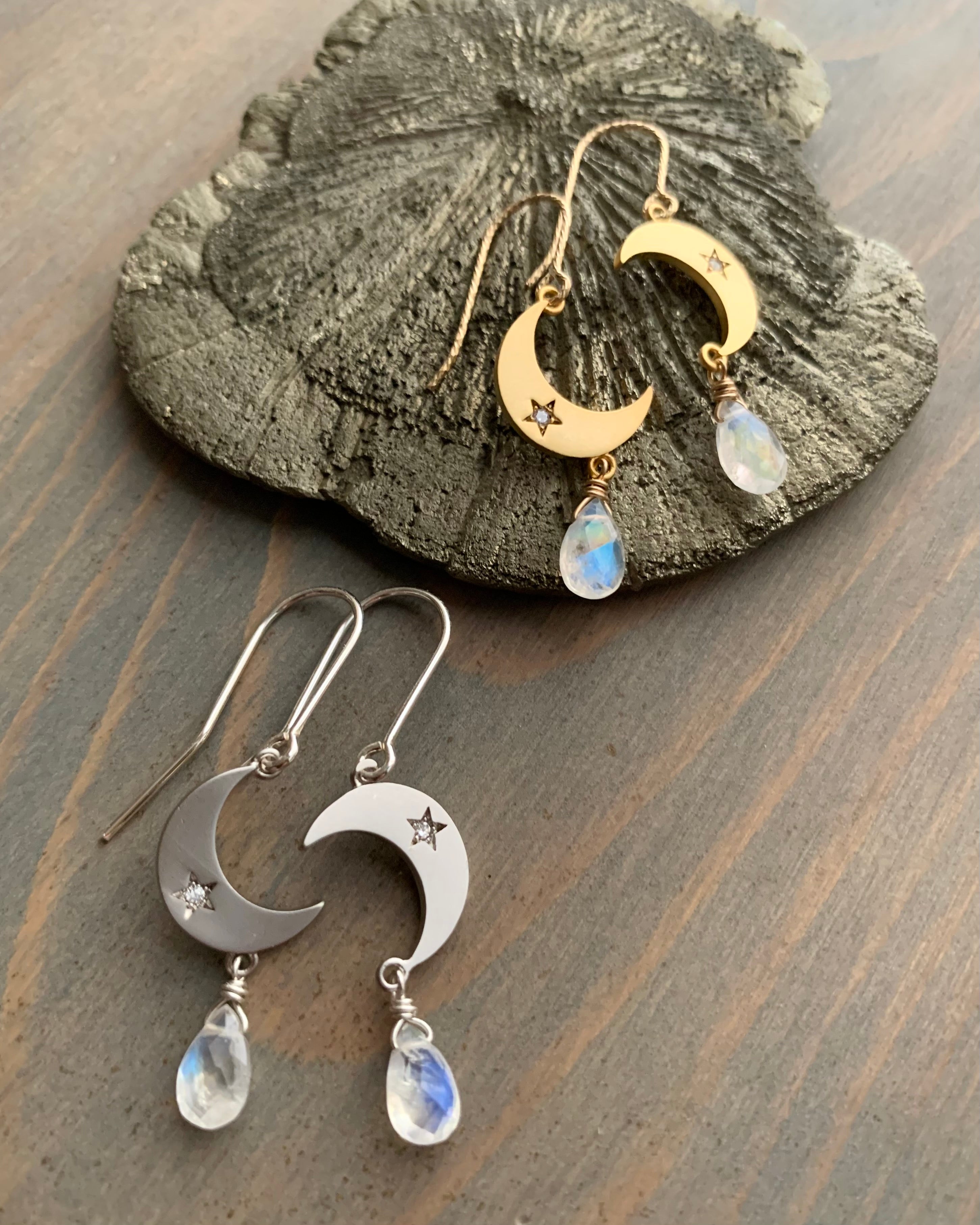 • MOON GUIDE • rainbow moonstone silver earrings