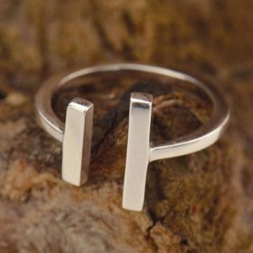 •FINDING BALANCE• uneven bars adjustable silver ring