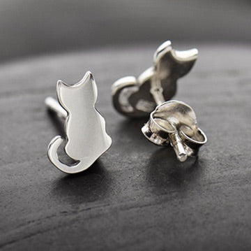 • SITTING CAT • silver stud earrings